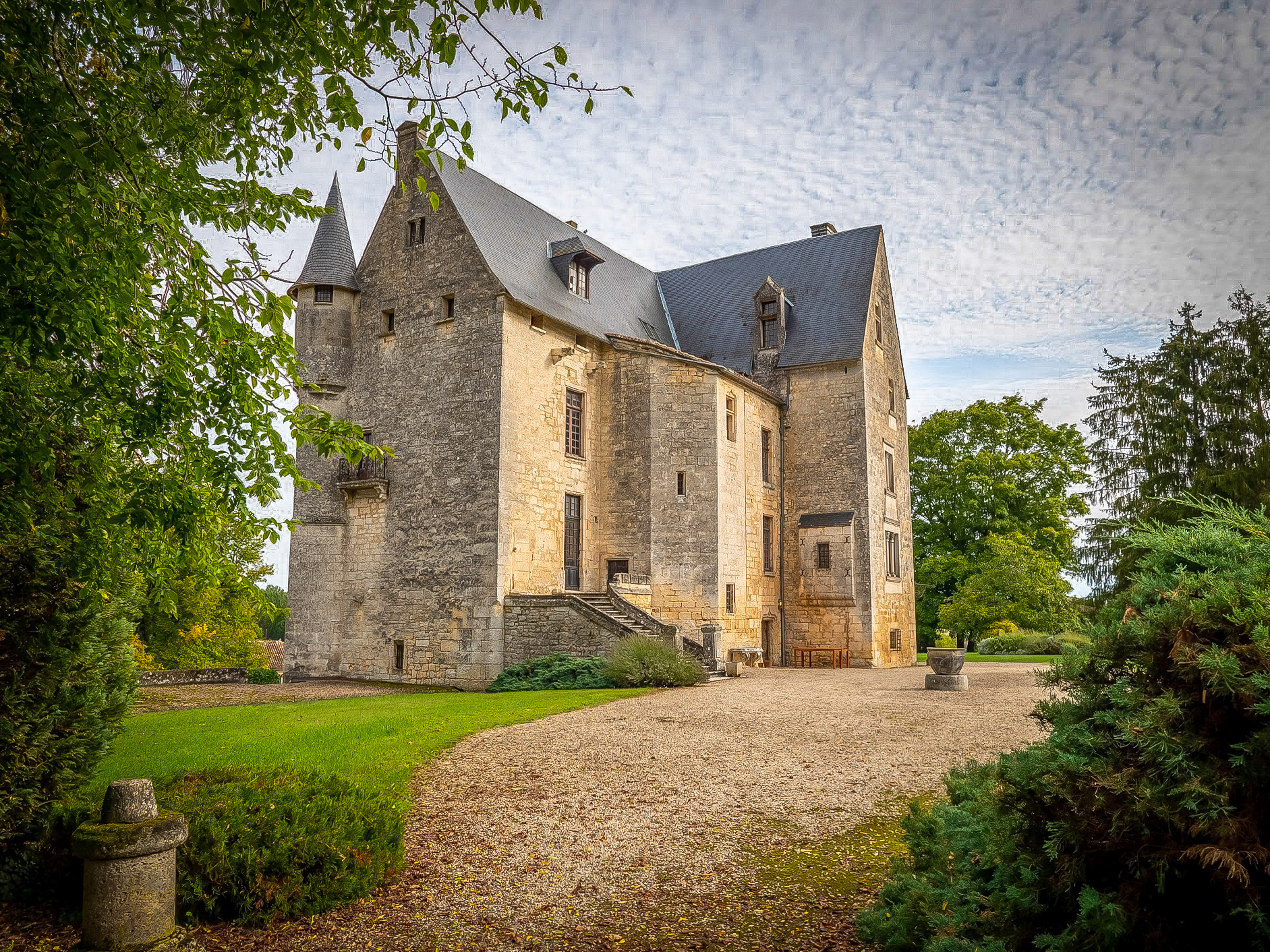 French property for sale in Vouzan, Charente - €2,750,000 - photo 