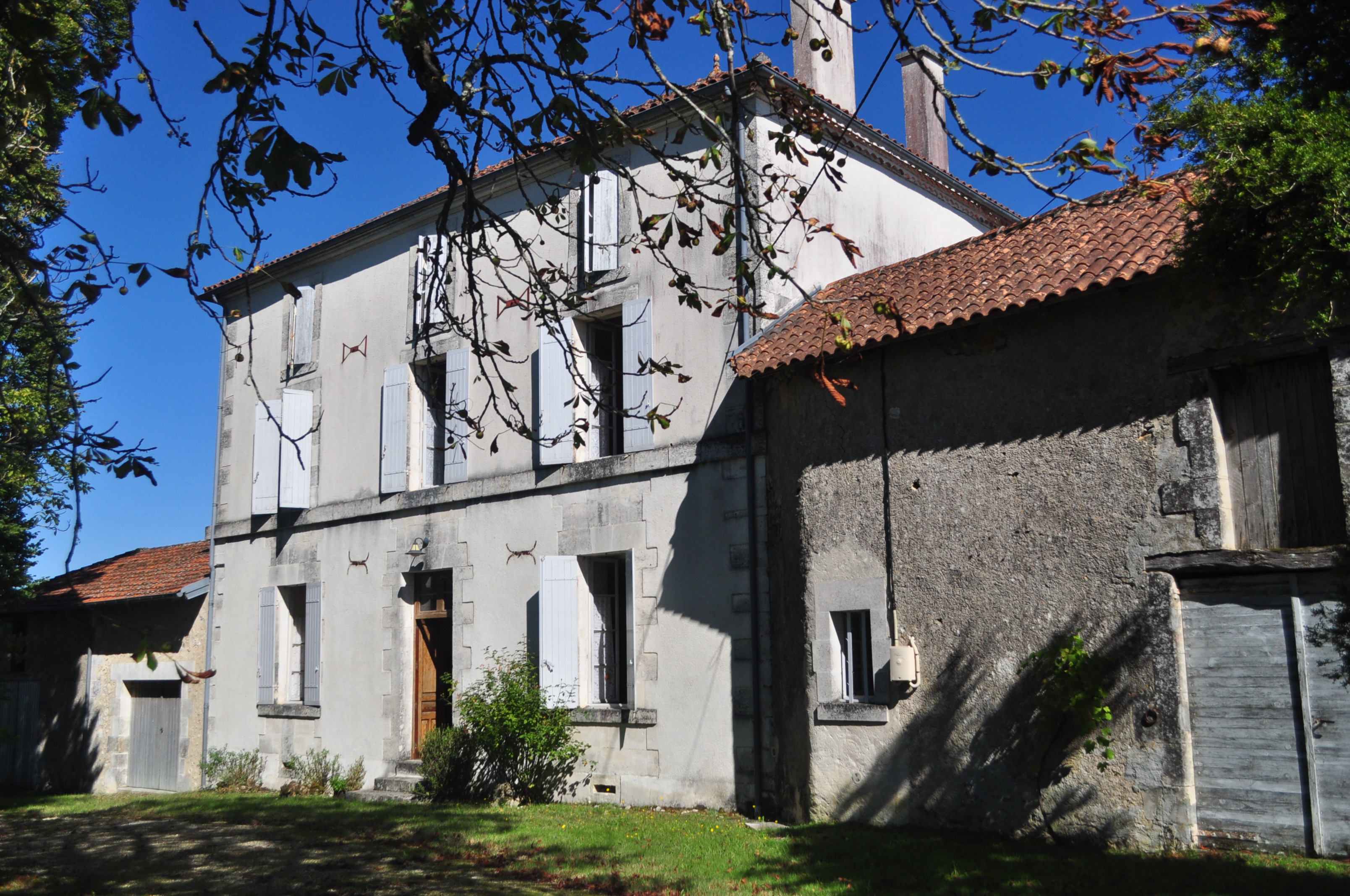 Traditional Périgourdine 4-bedroom farmhouse with second 16th Century house which could become gîte à Brantôme en Périgord