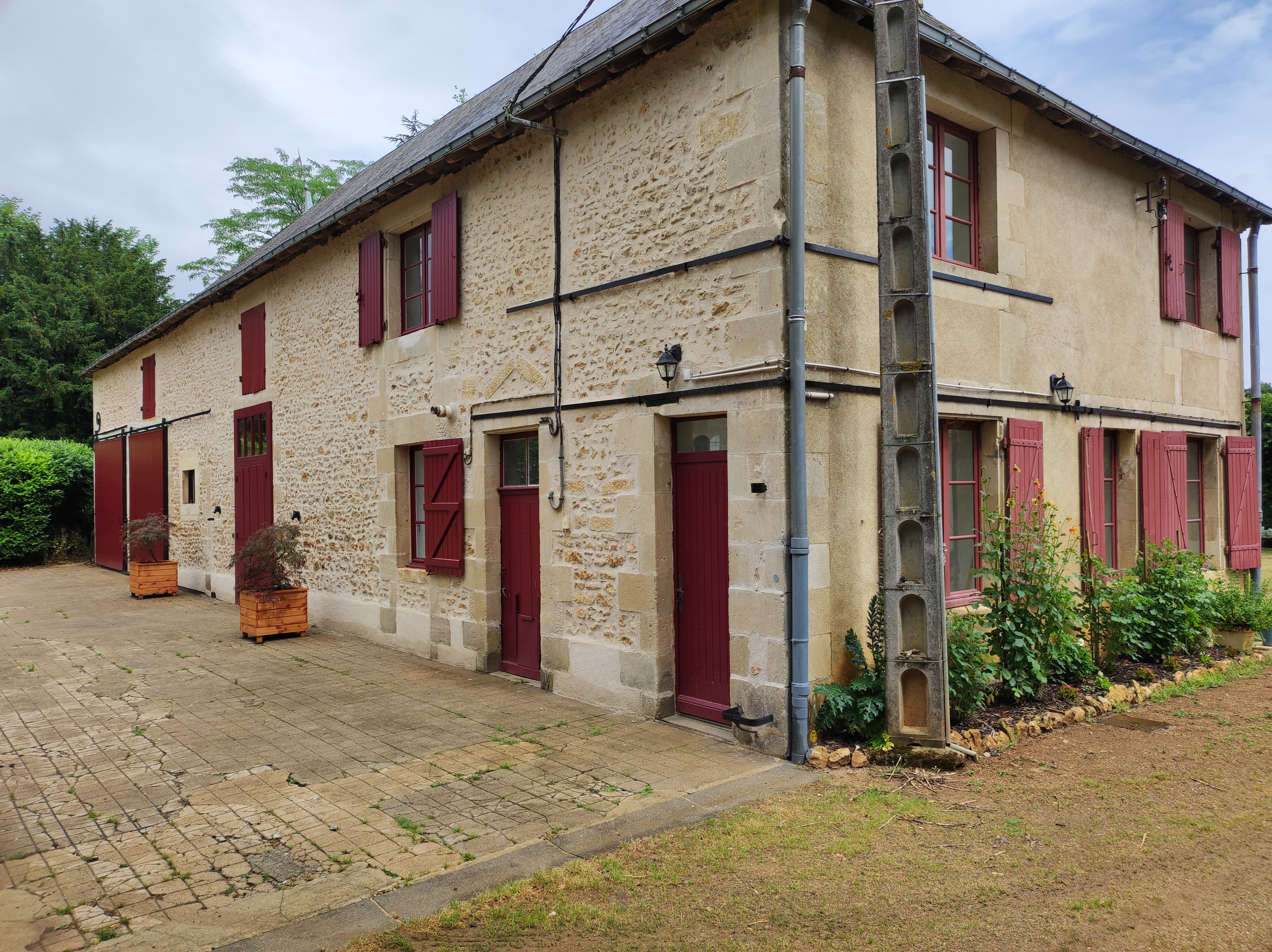 Propriété en France à vendre à Jazeneuil, Vienne - &#8364;1 350 000 - photo 