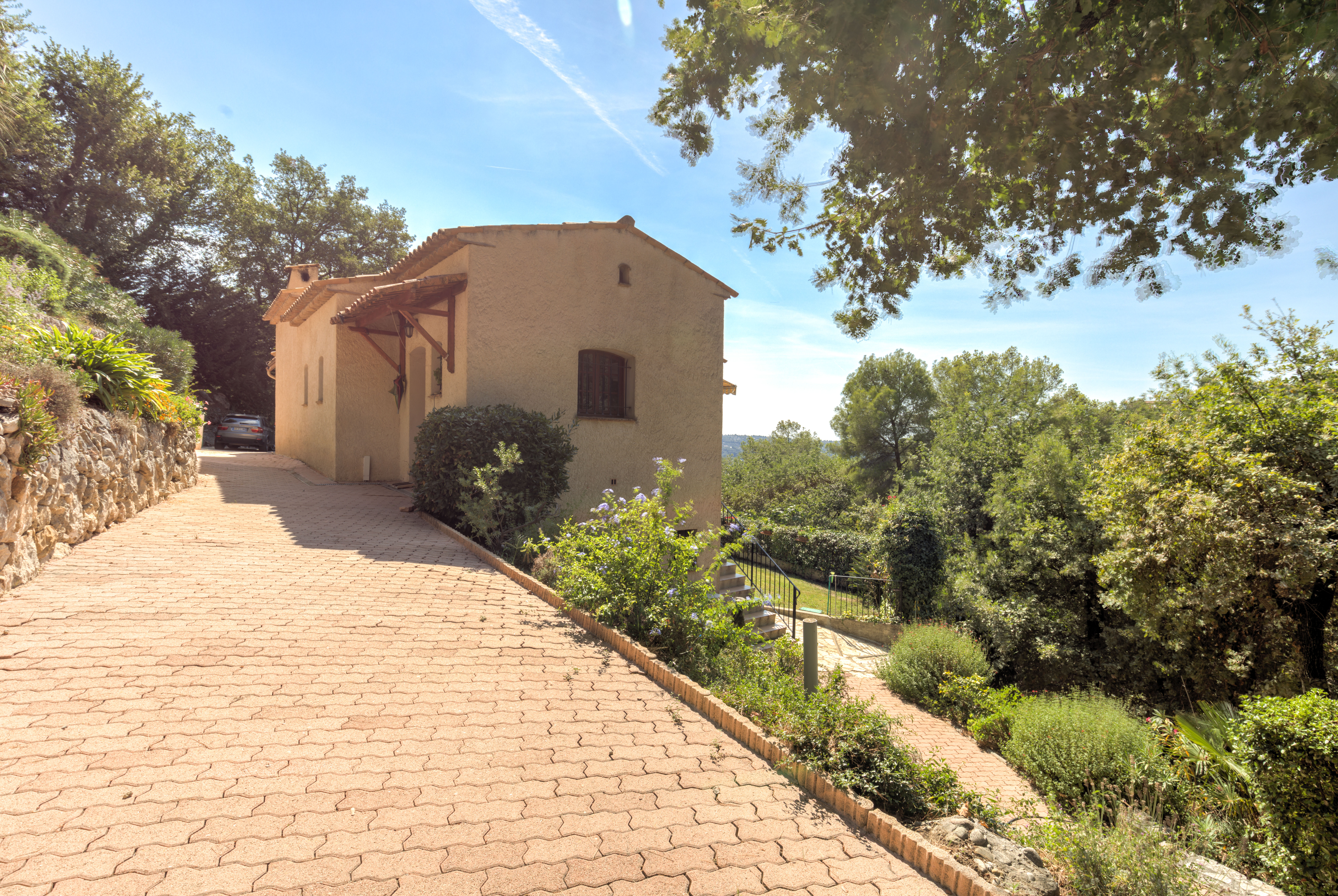 Propriété en France à vendre à Carros, Alpes-Maritimes - €799 000 - photo 
