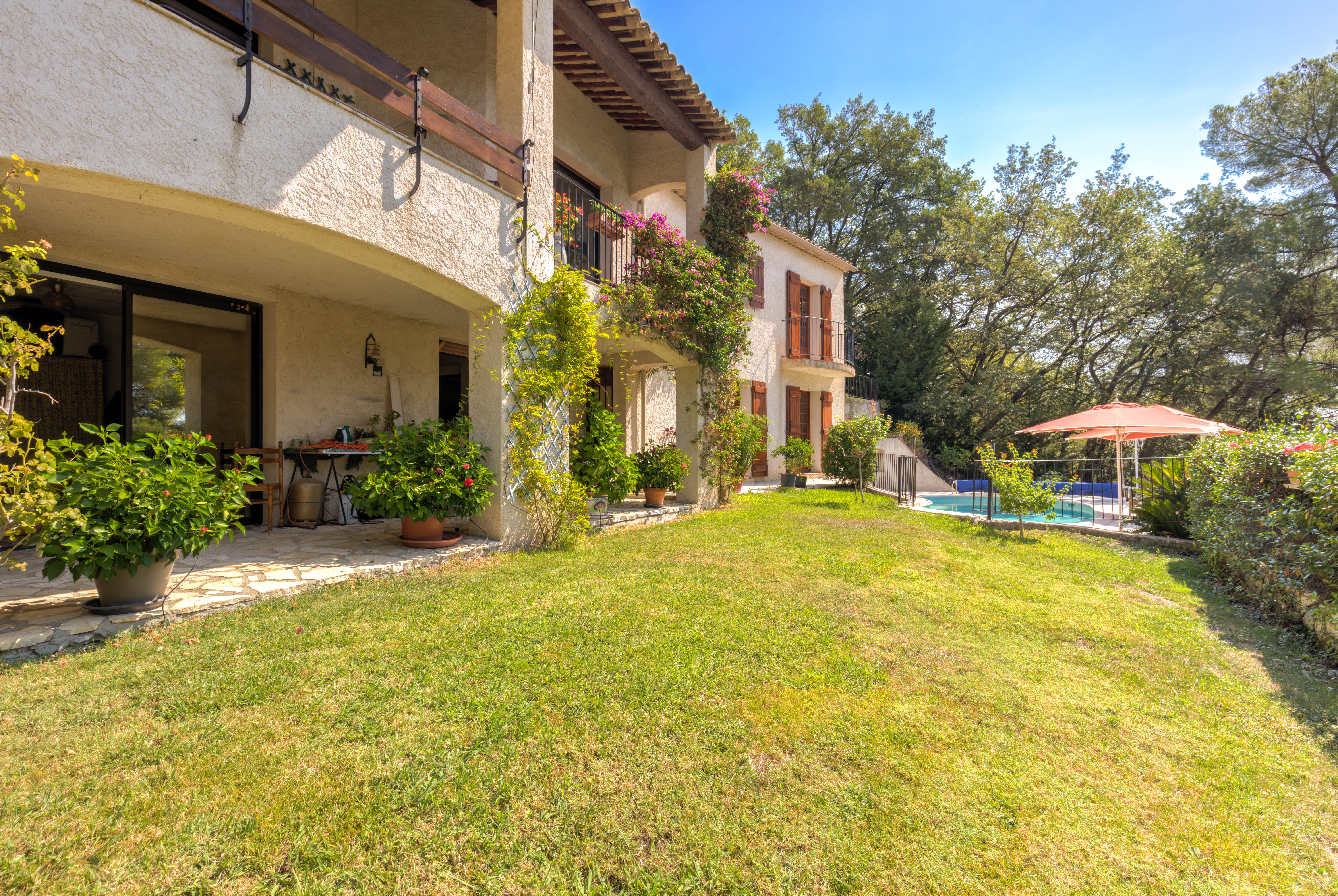 Propriété en France à vendre à Carros, Alpes-Maritimes - €799 000 - photo 