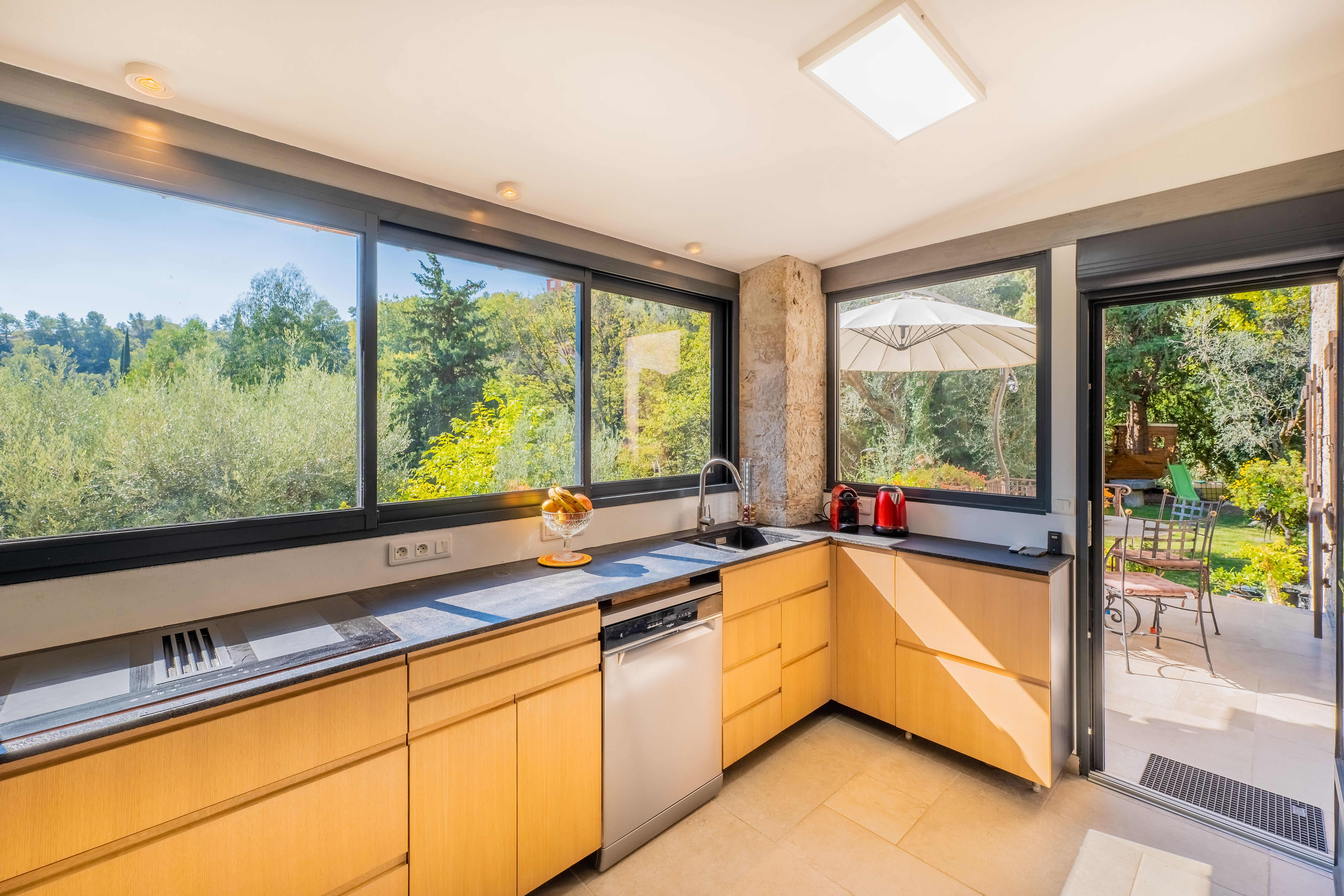 French property for sale in Carros, Alpes-Maritimes - €945,000 - photo 