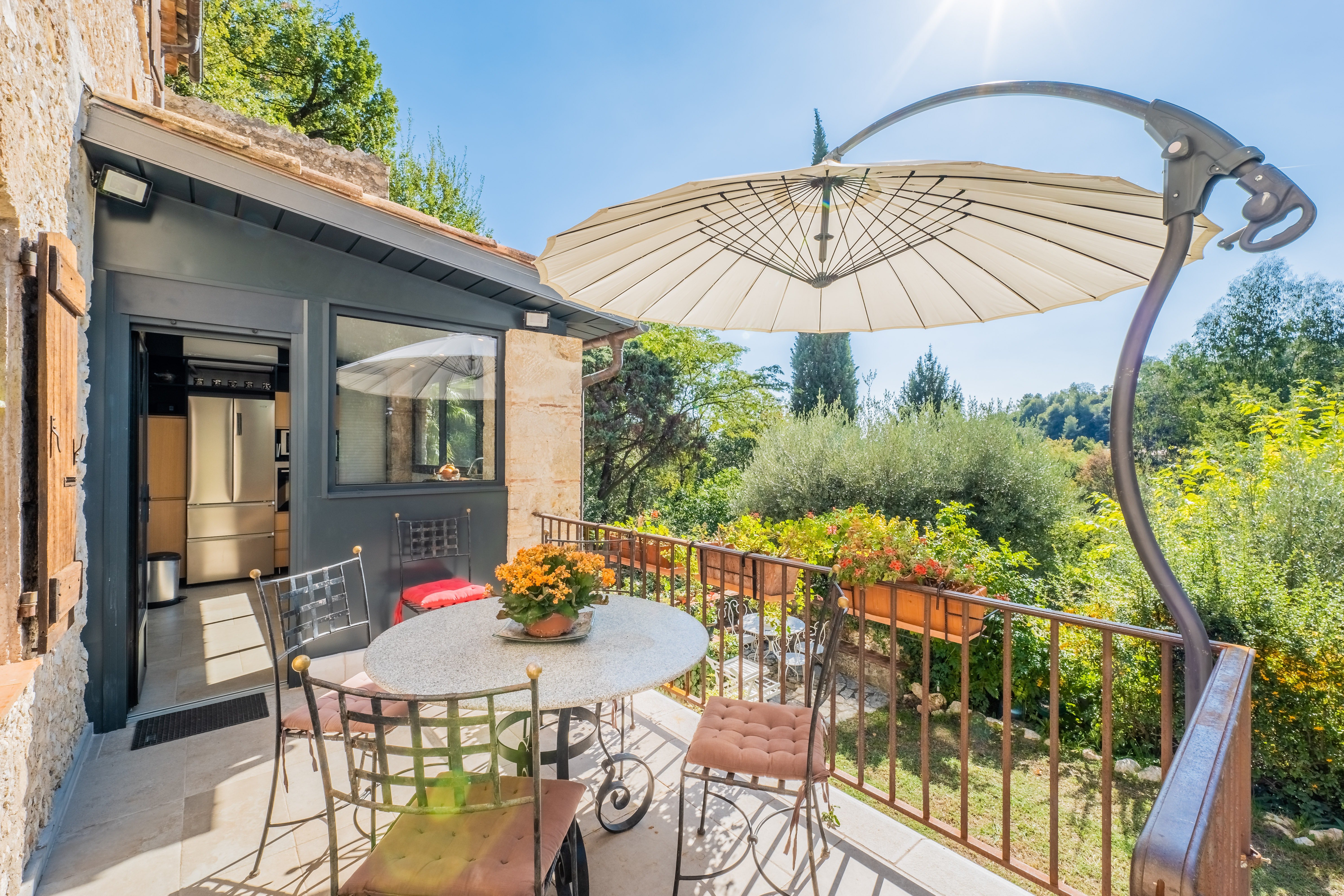 French property for sale in Carros, Alpes-Maritimes - €945,000 - photo 