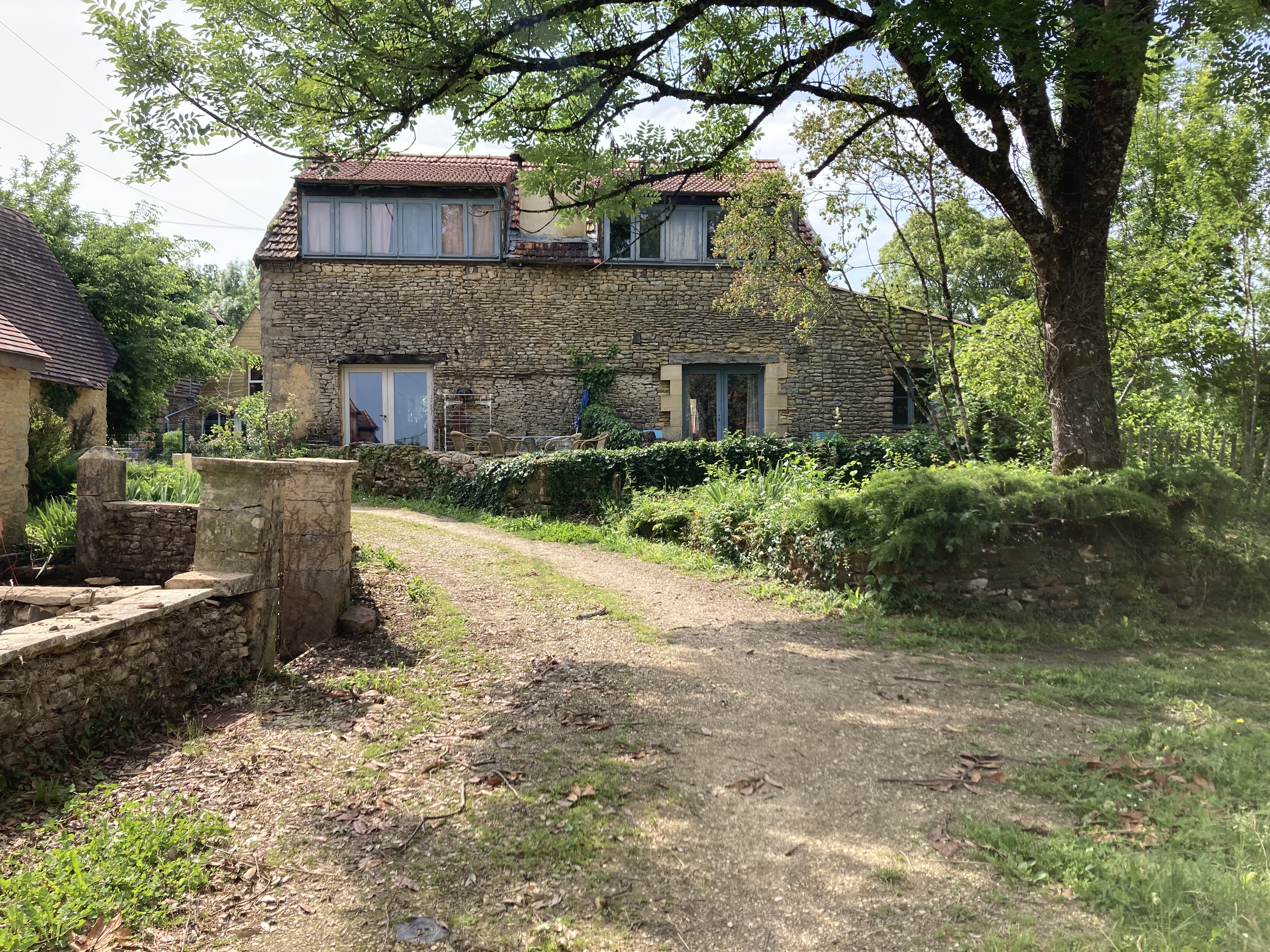 Black Périgord - Detached old stone house divided into 2 units with breath-taking panoramic views à Rudeau-Ladosse