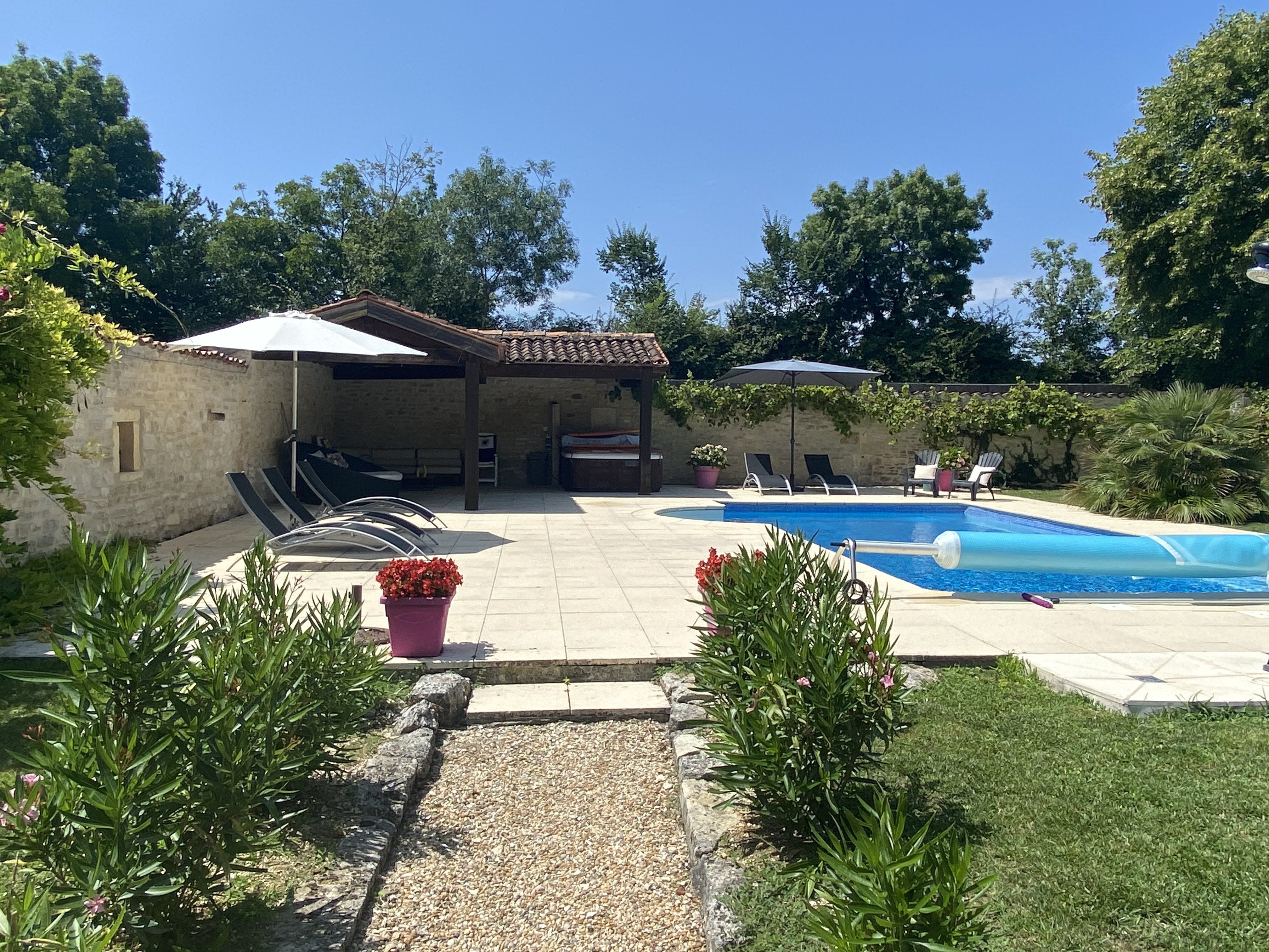 Propriété en France à vendre à Cognac, Charente - &#8364;698 950 - photo 