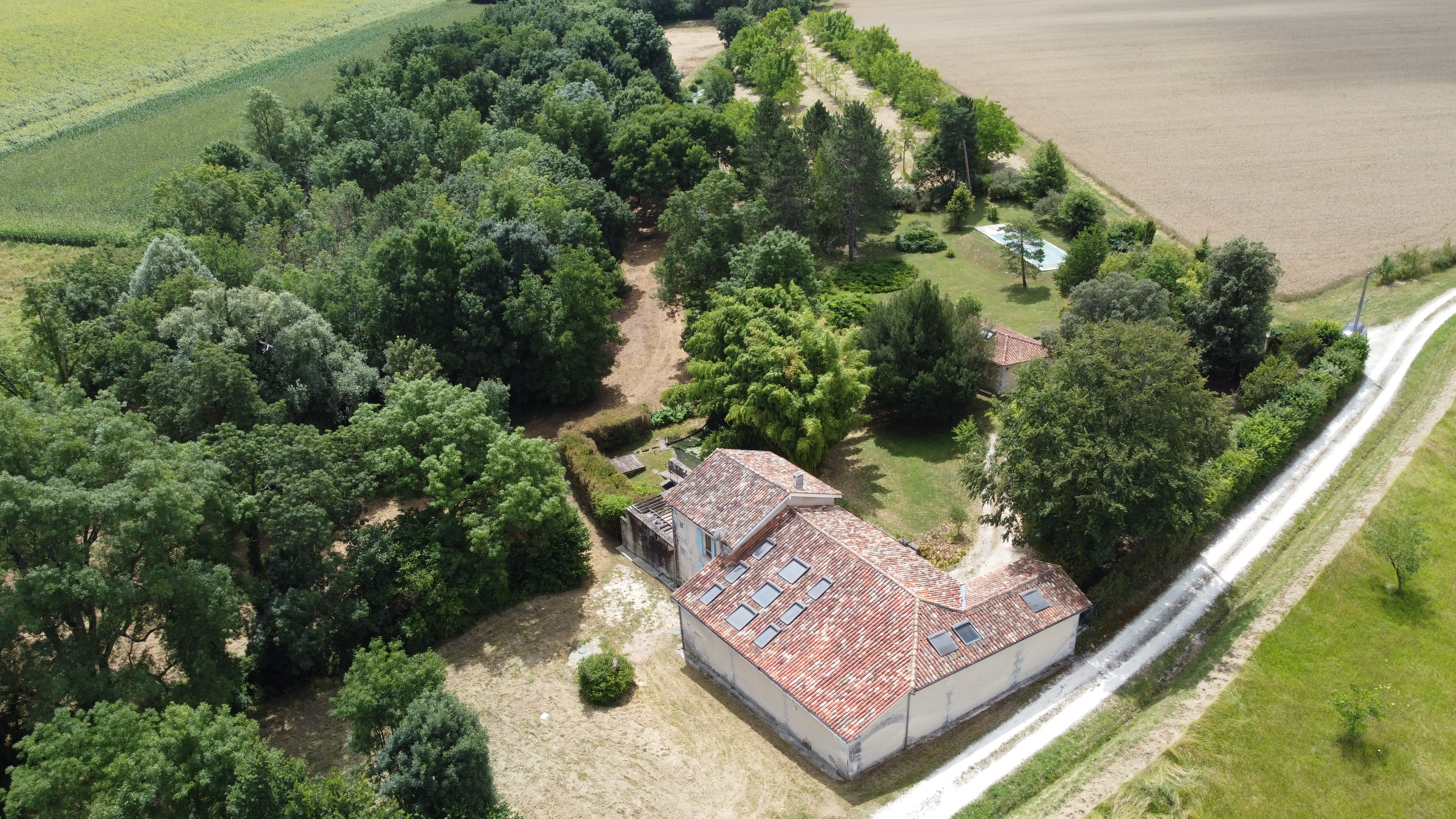 Propriété en France à vendre à Barbezieux-Saint-Hilaire, Charente - €650 000 - photo 