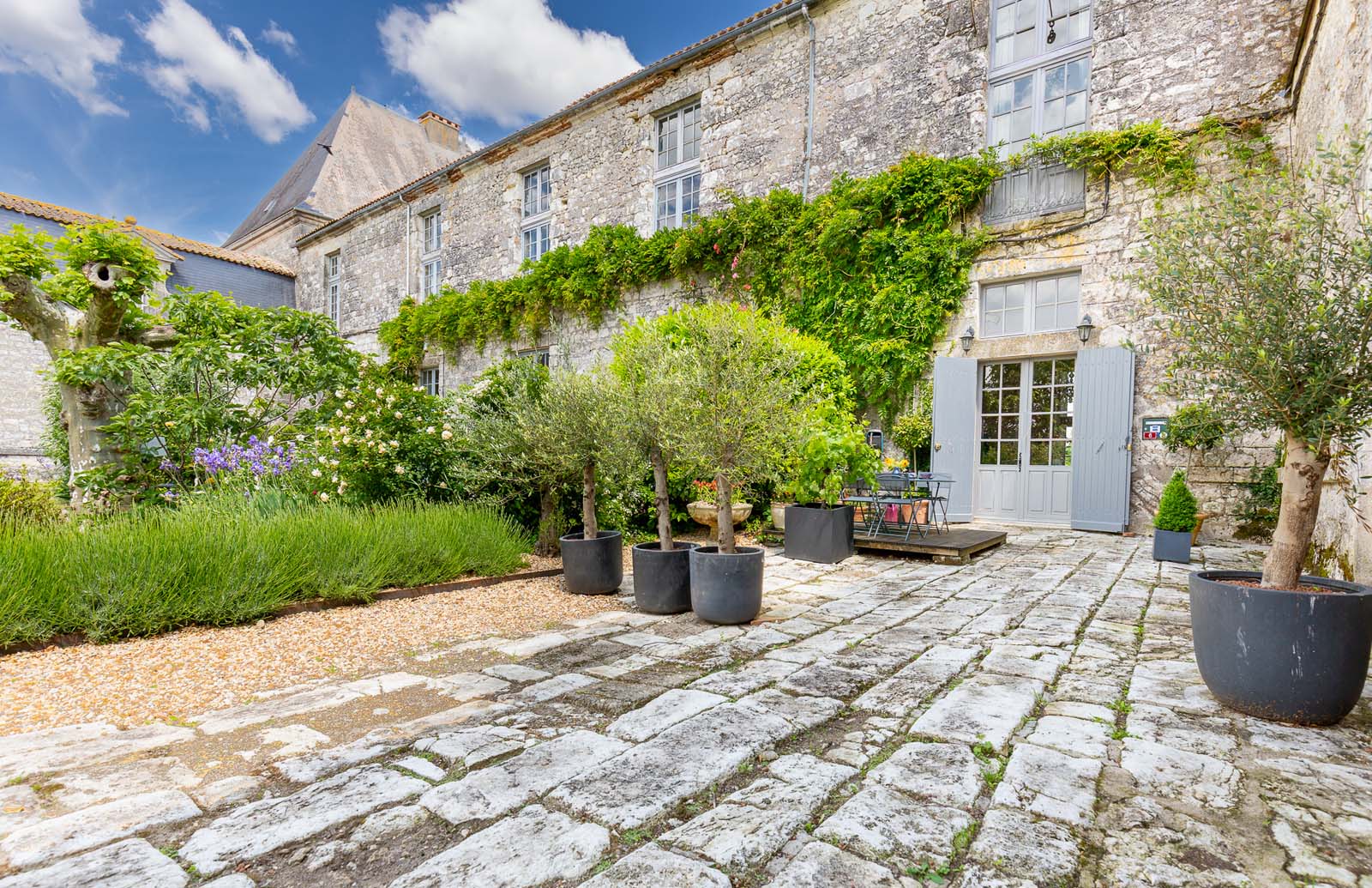 French property for sale in Saussignac, Dordogne - €1,150,000 - photo 