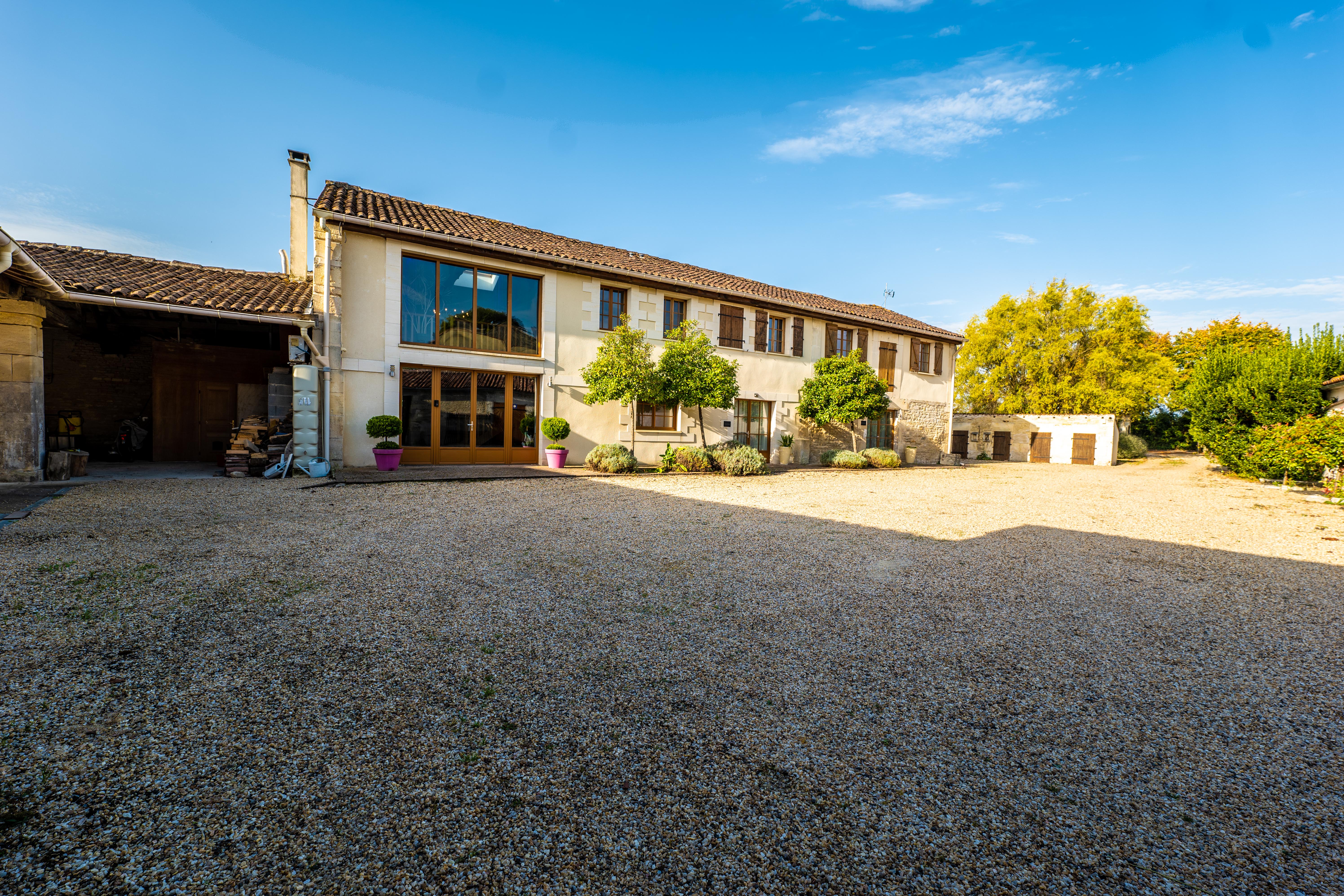 Propriété en France à vendre à Cognac, Charente - &#8364;698 950 - photo 