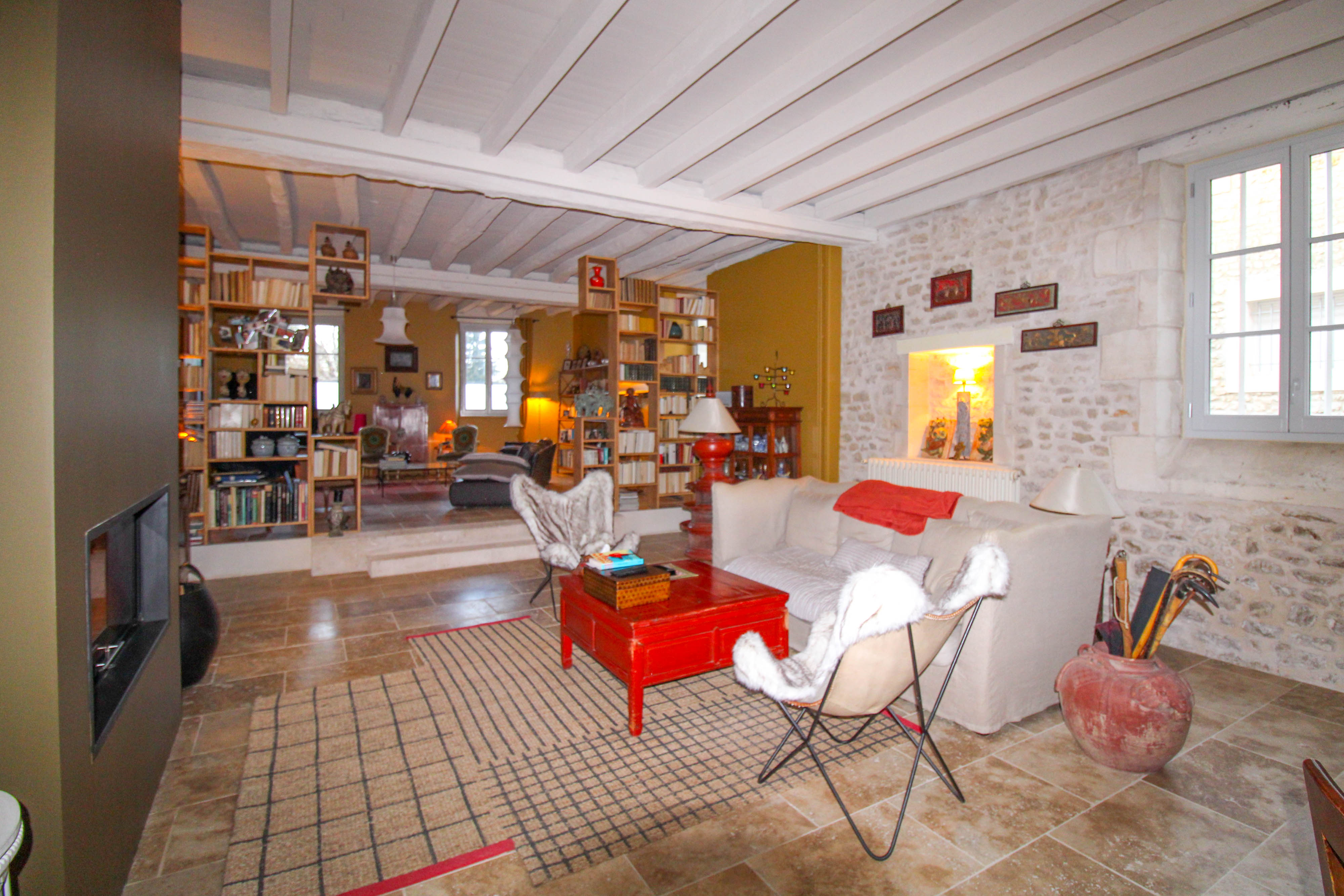 Propriété en France à vendre à Saint-Jean-d'Angély, Charente-Maritime - €598 500 - photo 