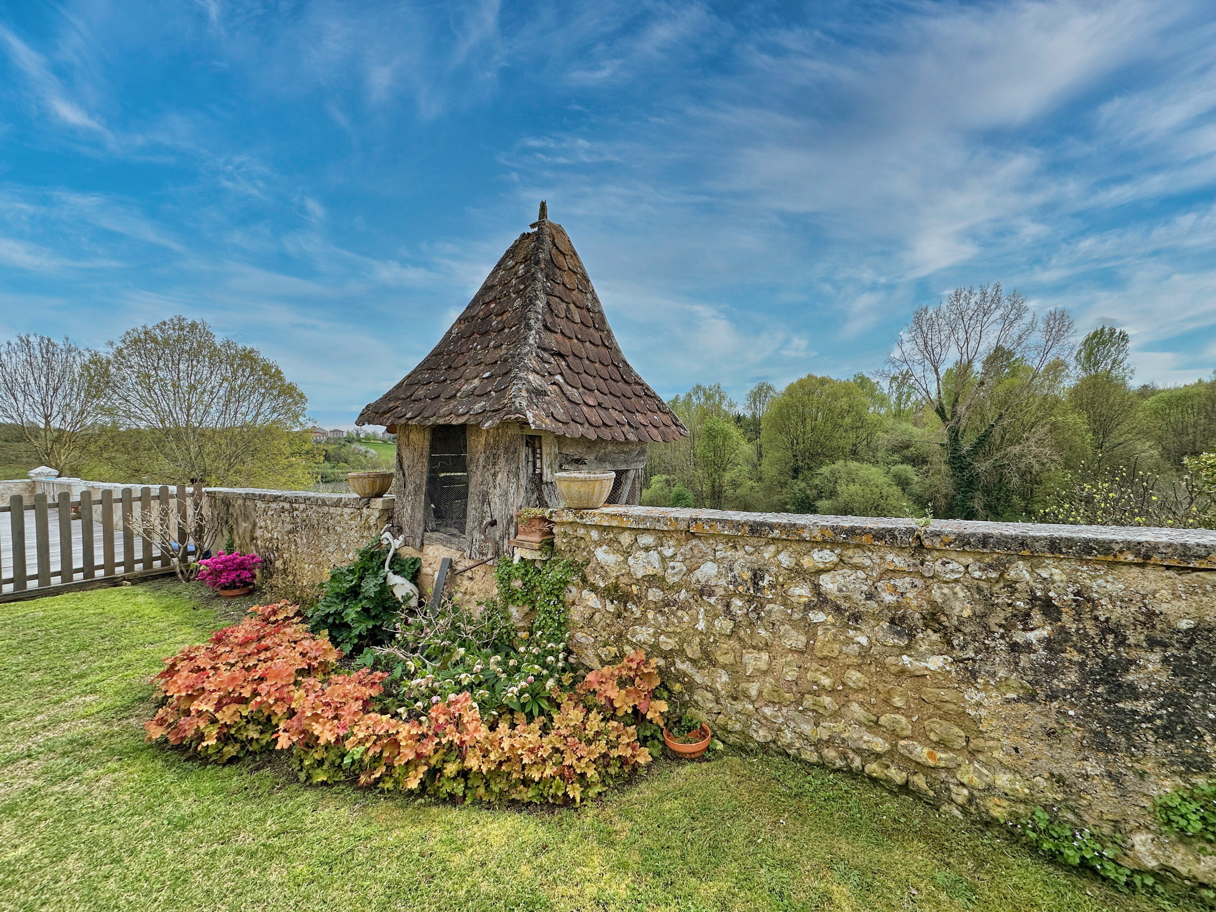 French property for sale in Chalais, Charente - €900,000 - photo 
