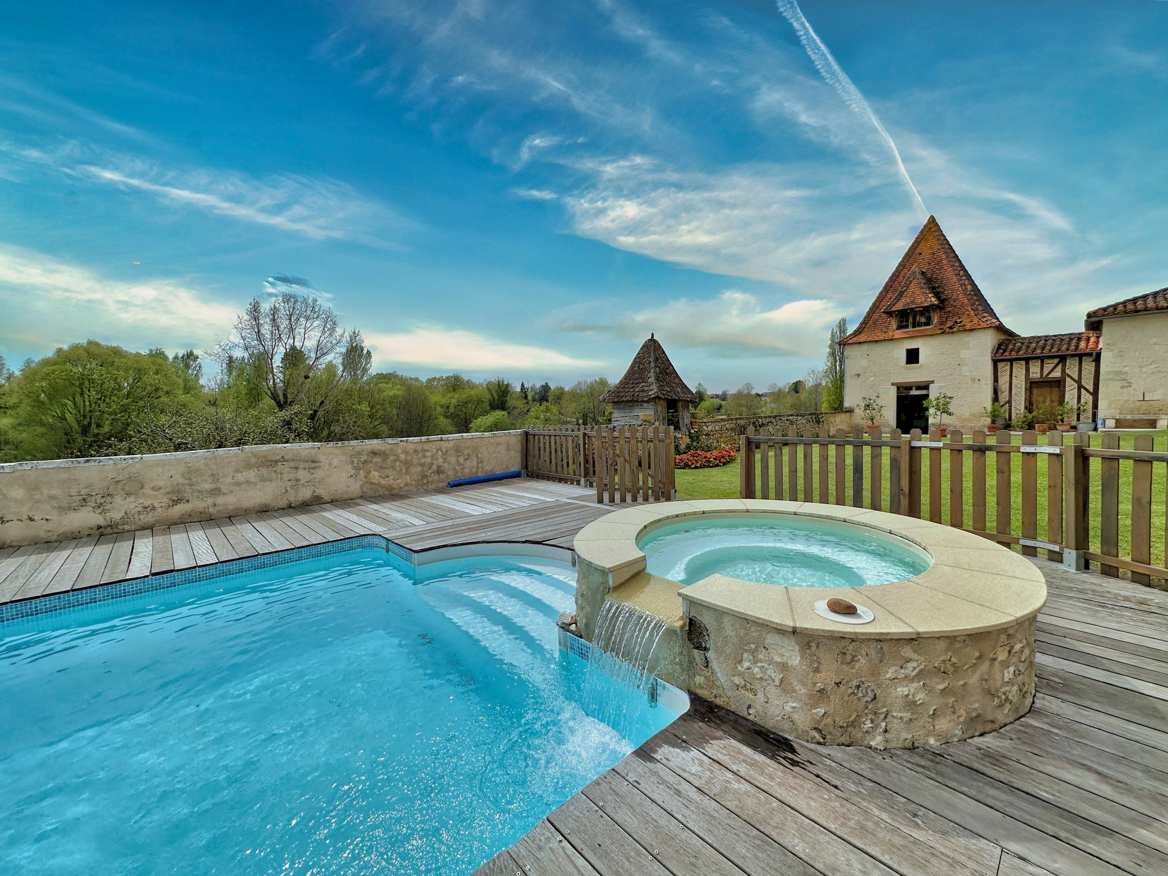 French property for sale in Chalais, Charente - €900,000 - photo 