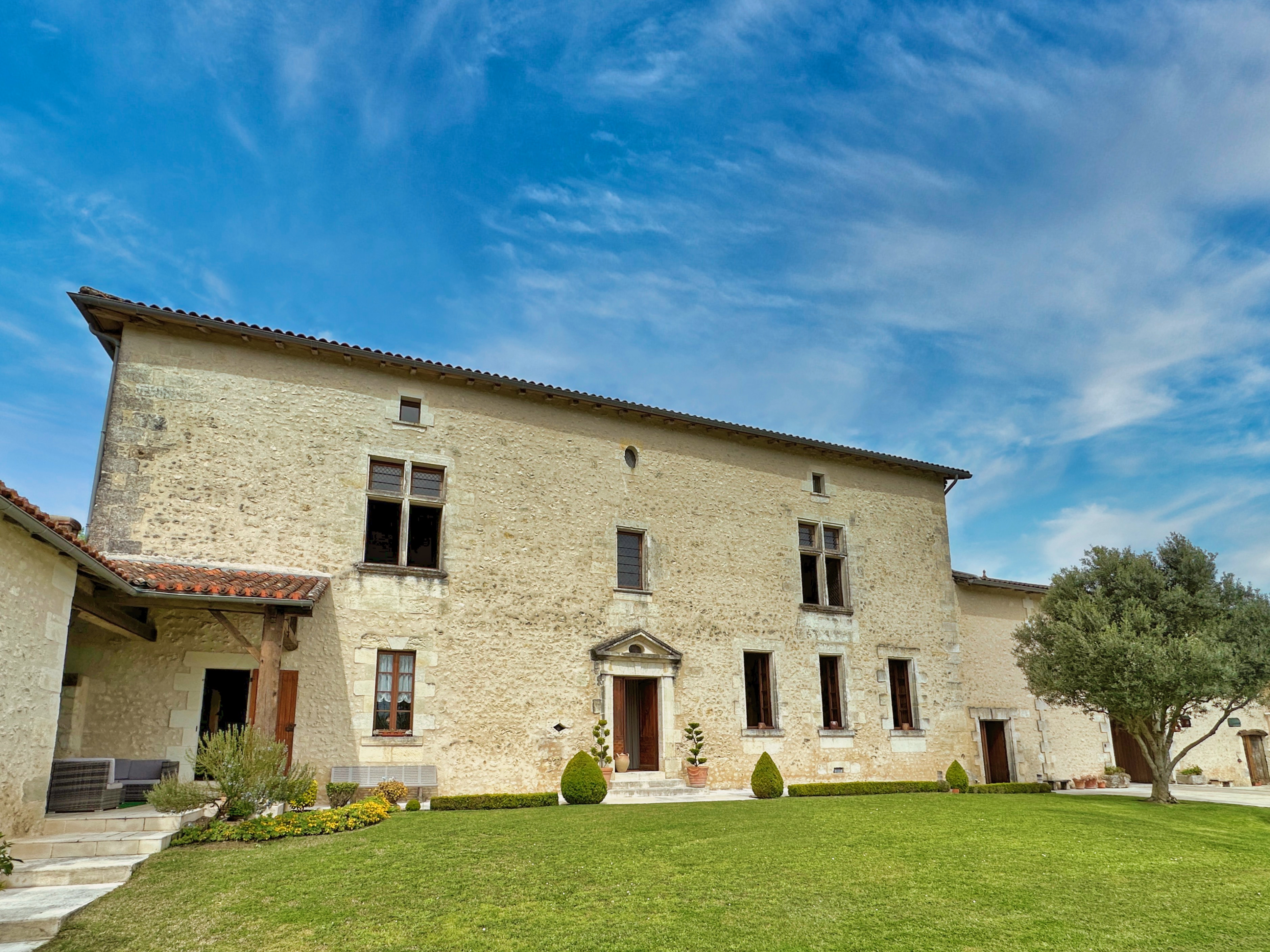 French property for sale in Chalais, Charente - €900,000 - photo 