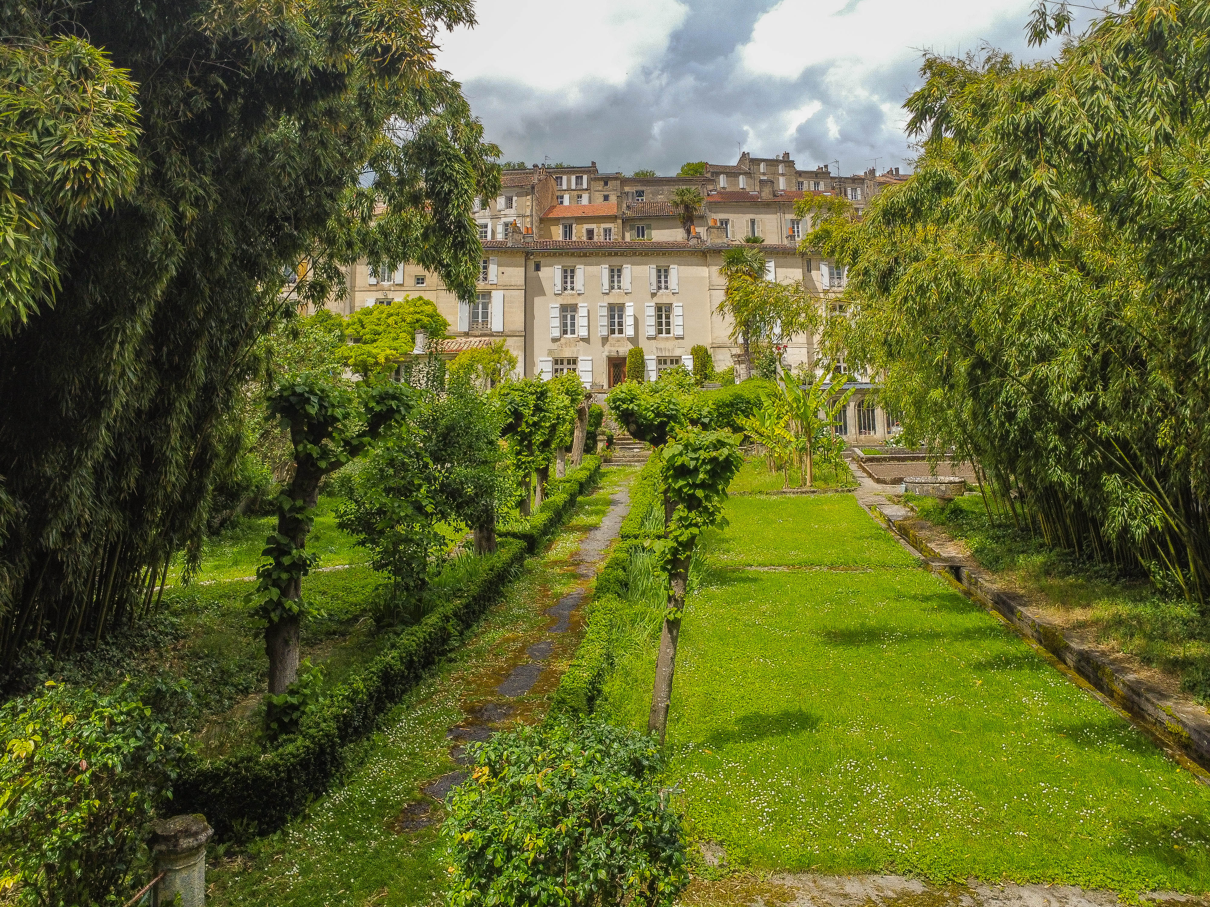 French property for sale in Angoulême, Charente - €745,500 - photo 
