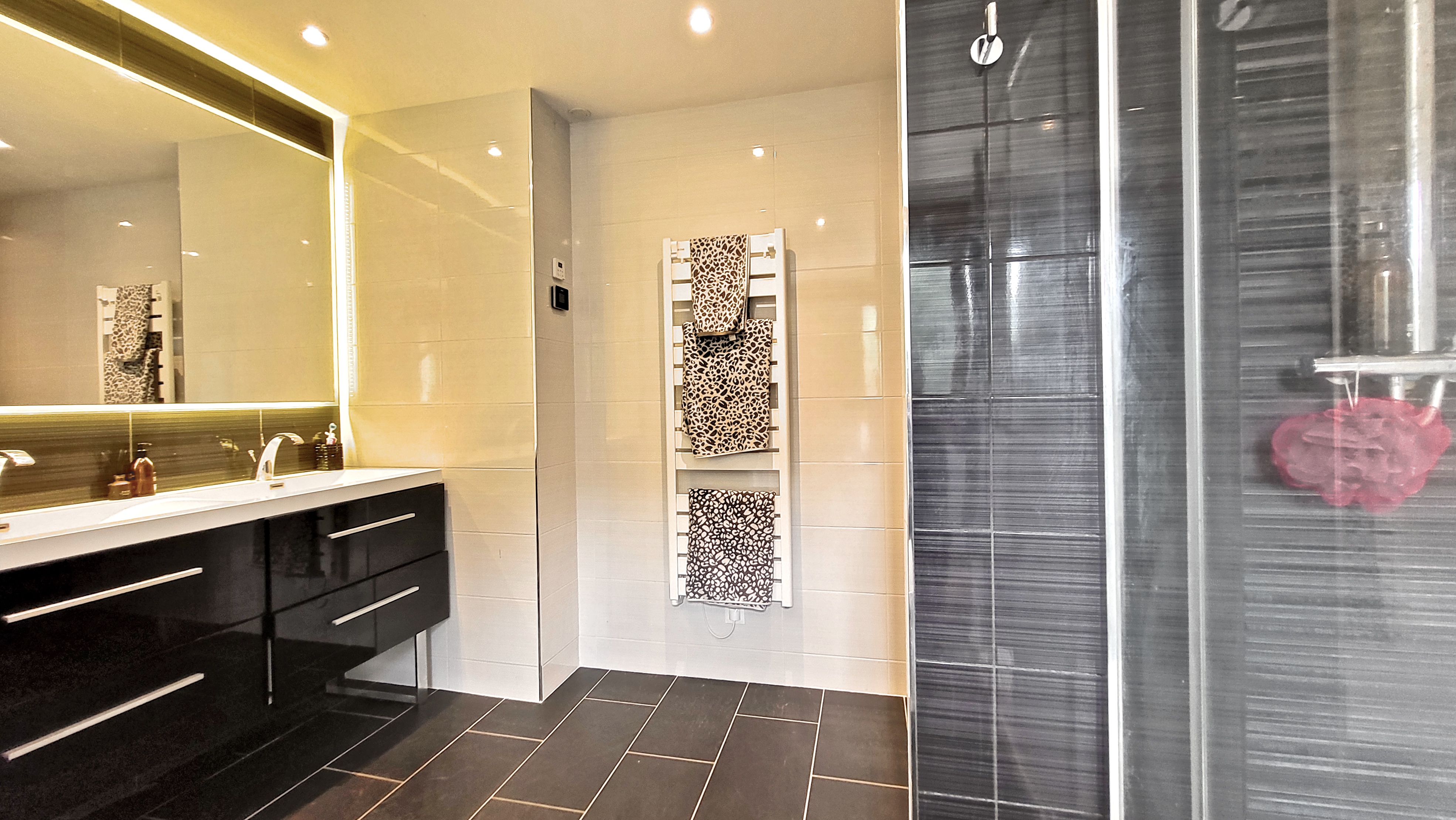 Propriété en France à vendre à Le Bourg-d'Oisans, Isère - €699 000 - photo 