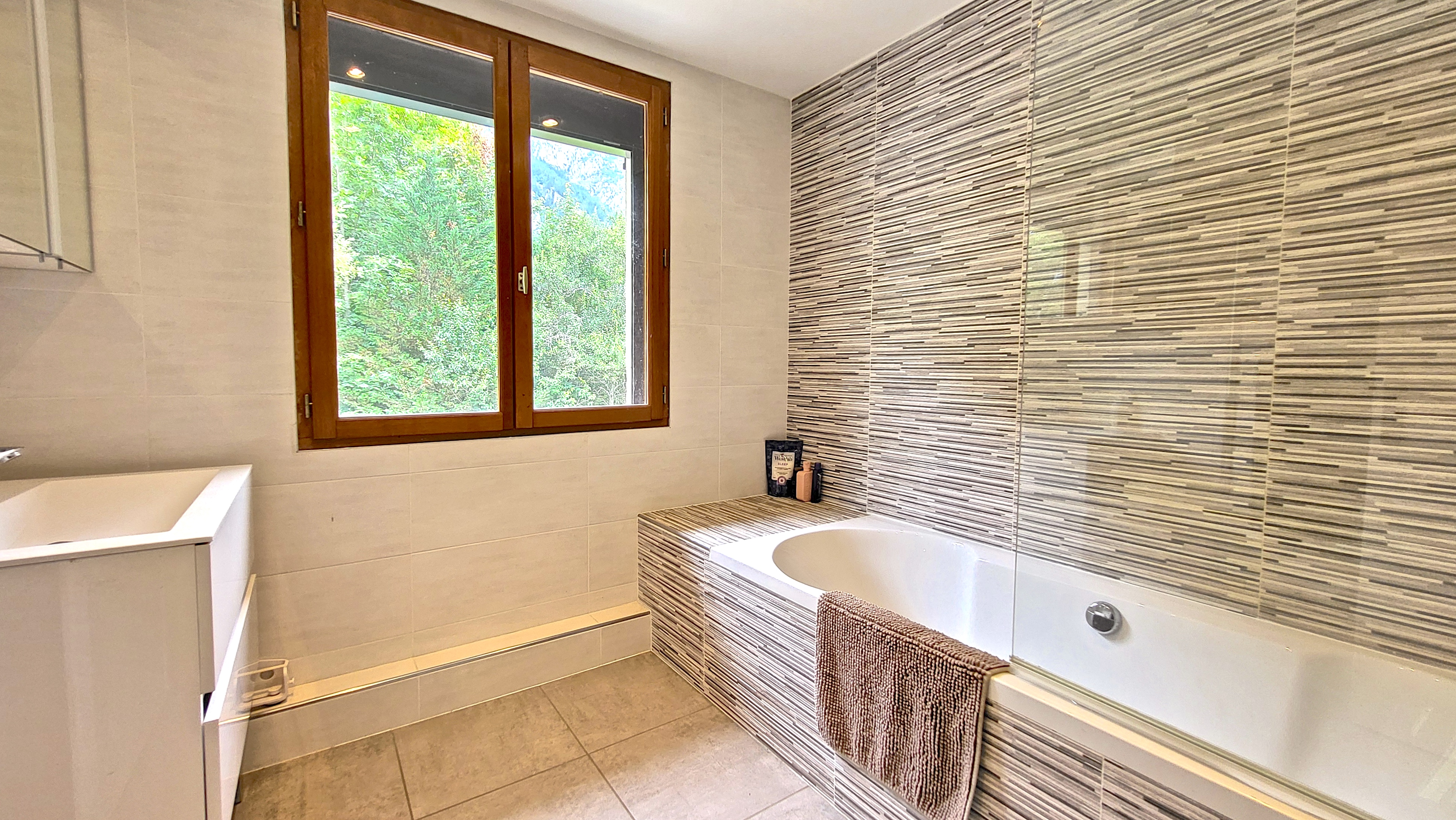 Propriété en France à vendre à Le Bourg-d'Oisans, Isère - €699 000 - photo 