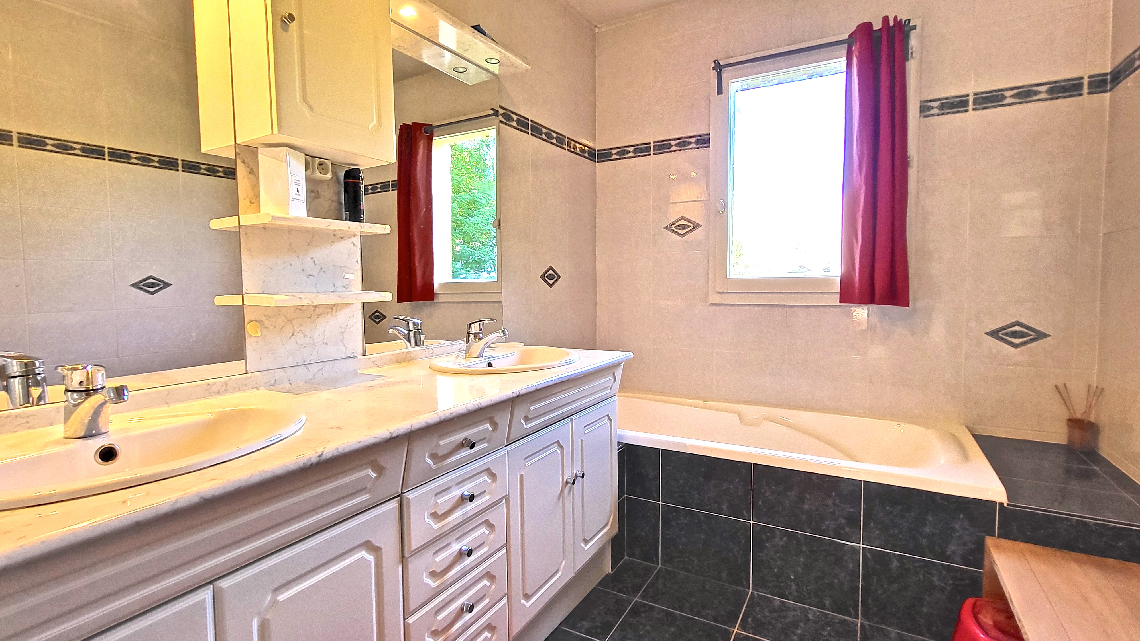 Propriété en France à vendre à Les Deux Alpes, Isère - €699 000 - photo 