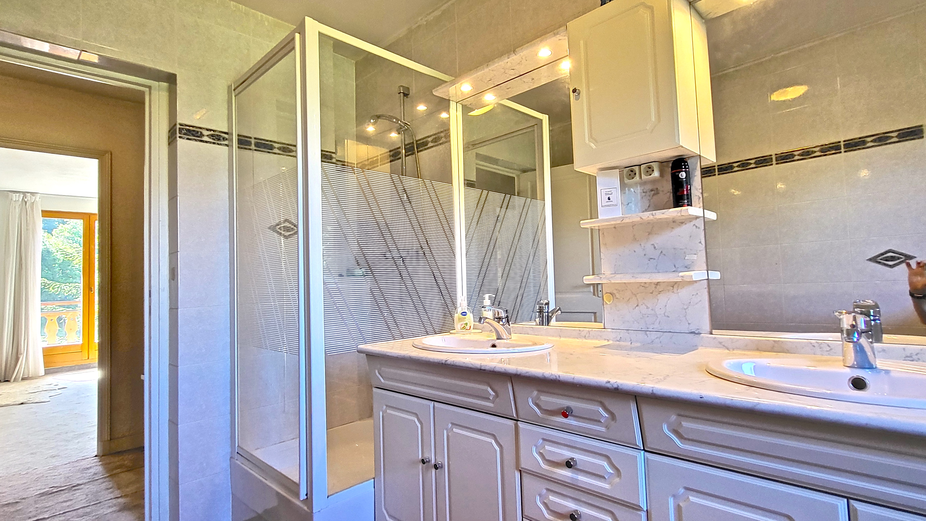 Propriété en France à vendre à Les Deux Alpes, Isère - €699 000 - photo 