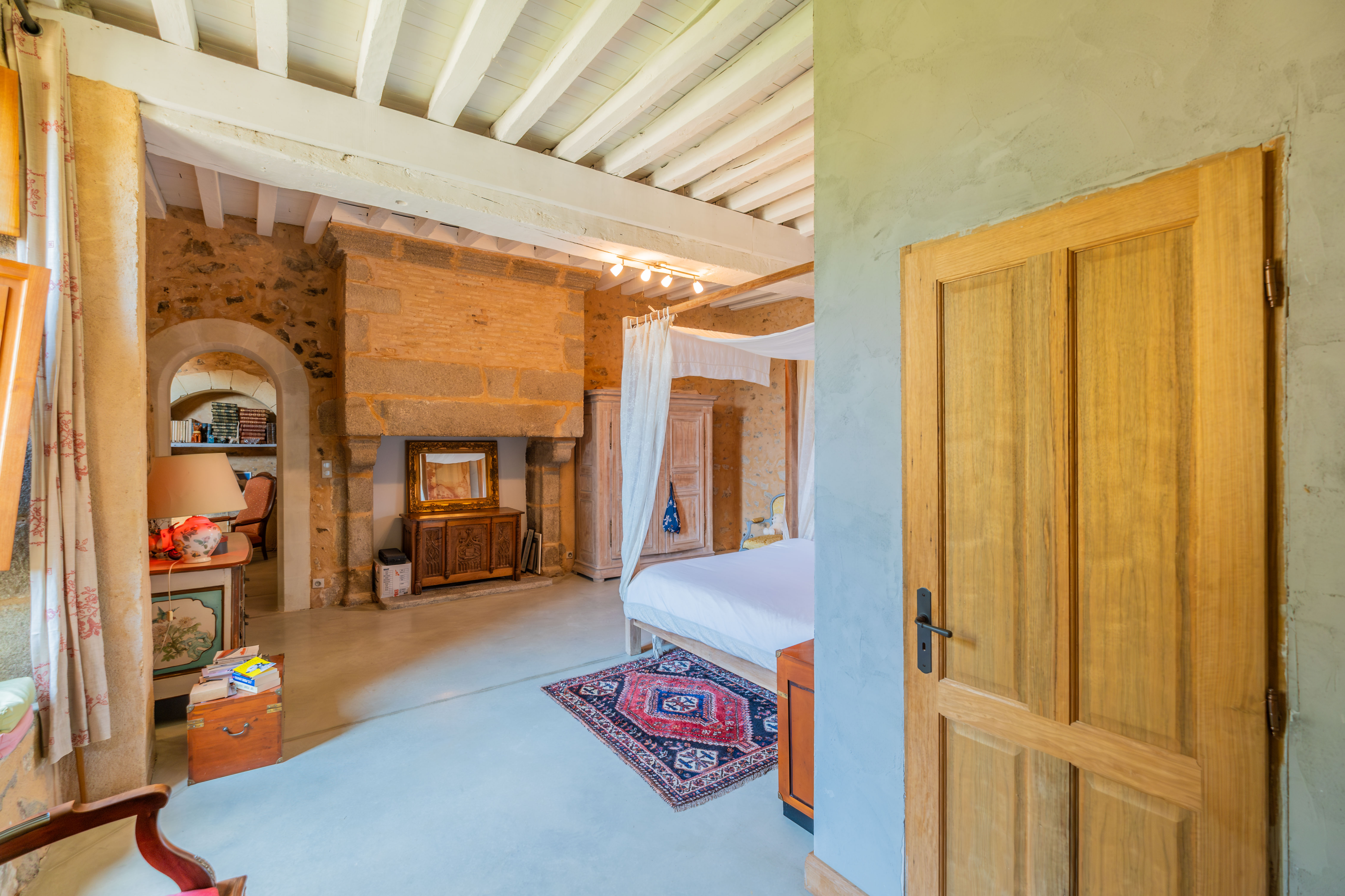 Propriété en France à vendre à Coulonges-Thouarsais, Deux-Sèvres - €1 490 000 - photo 