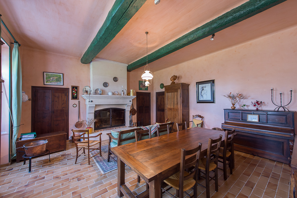 French property for sale in Apt, Vaucluse - €3,480,000 - photo 