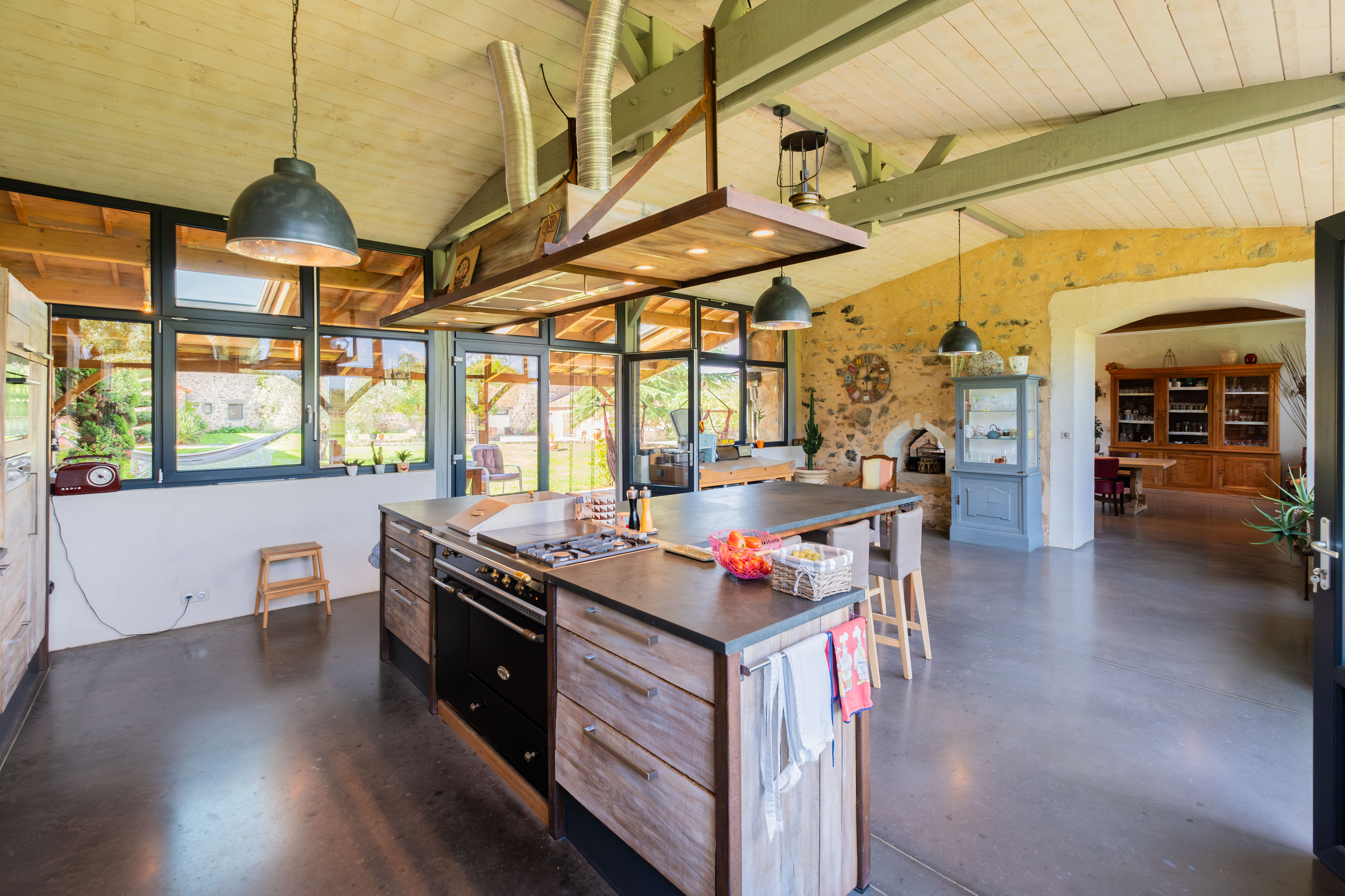 Propriété en France à vendre à Coulonges-Thouarsais, Deux-Sèvres - €1 490 000 - photo 