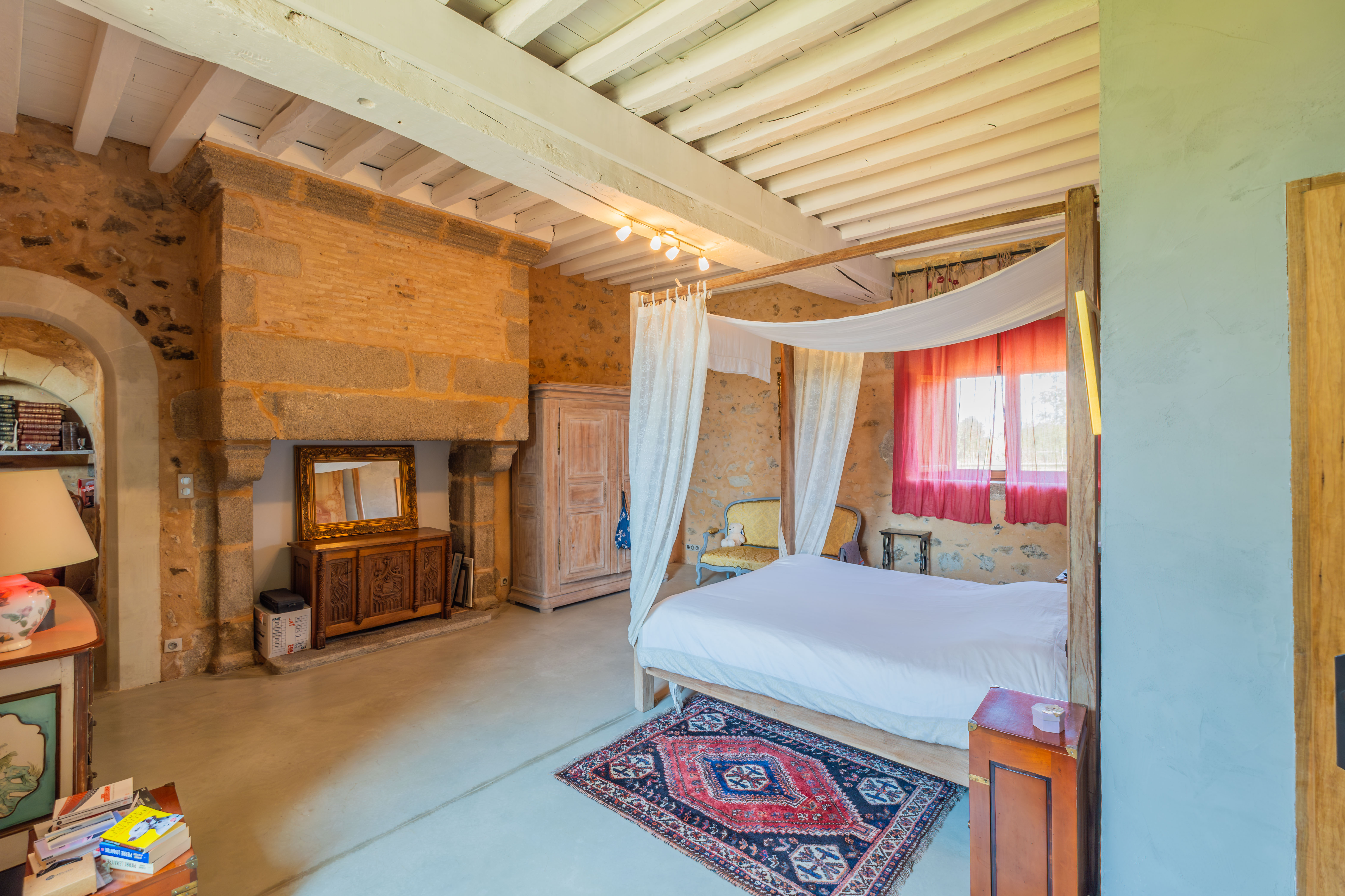 Propriété en France à vendre à Coulonges-Thouarsais, Deux-Sèvres - €1 490 000 - photo 