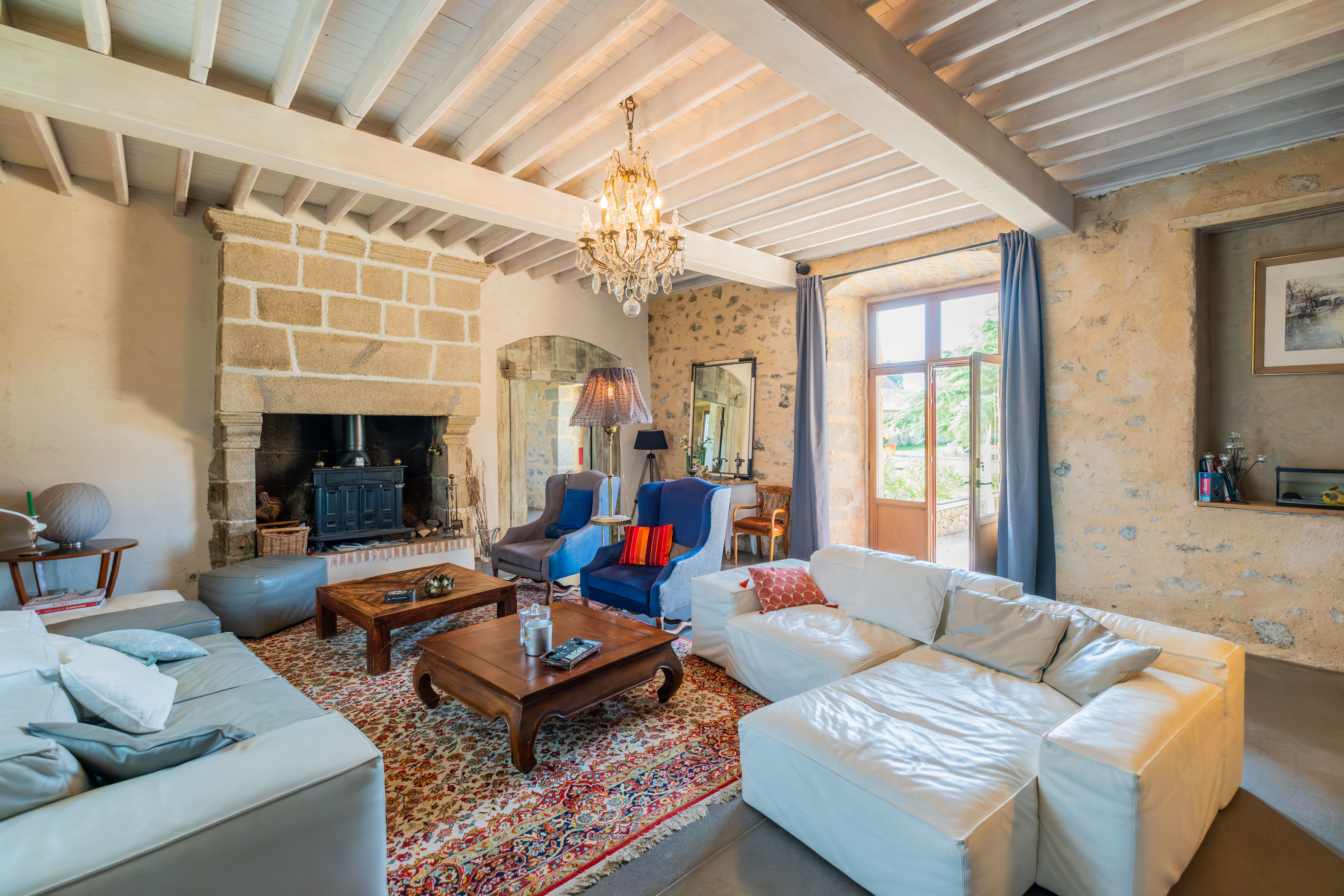 Propriété en France à vendre à Coulonges-Thouarsais, Deux-Sèvres - €1 490 000 - photo 