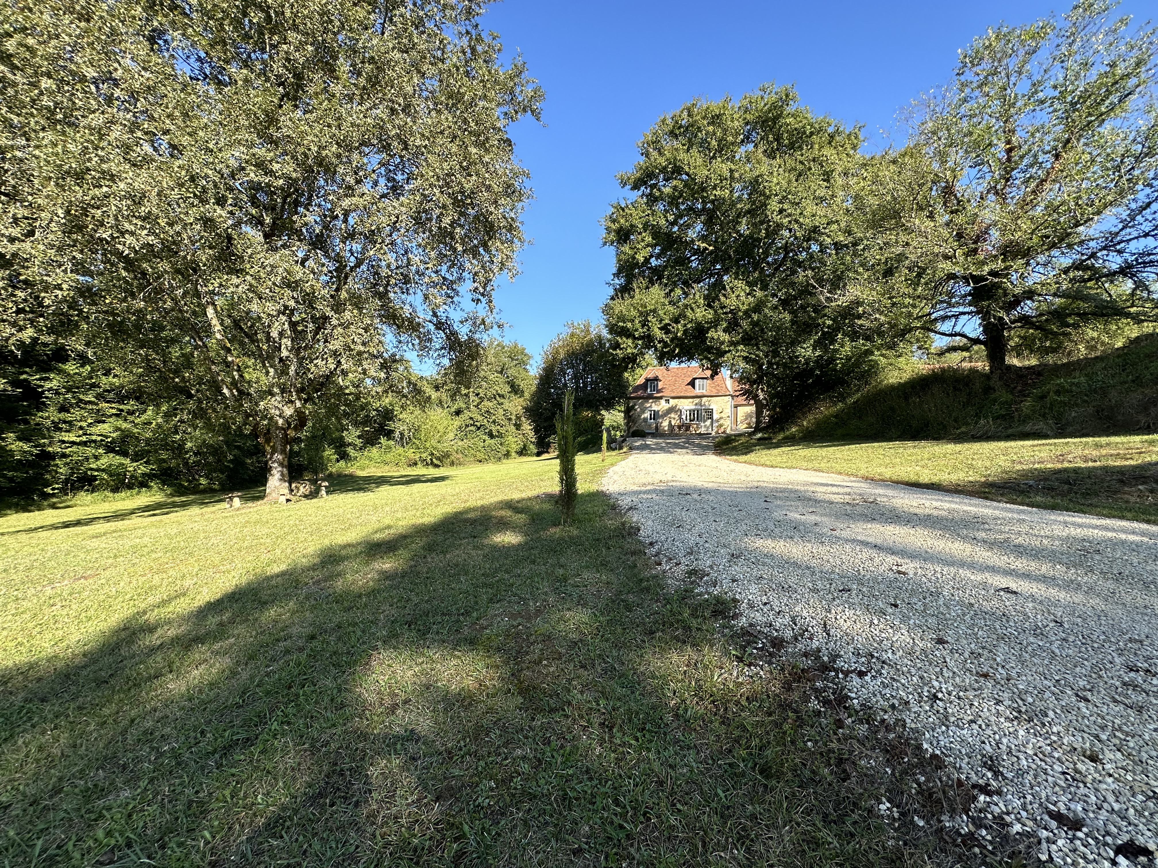 Exceptional spot, situated in the heart of nature on 1.28 hectares of land à Tourtoirac
