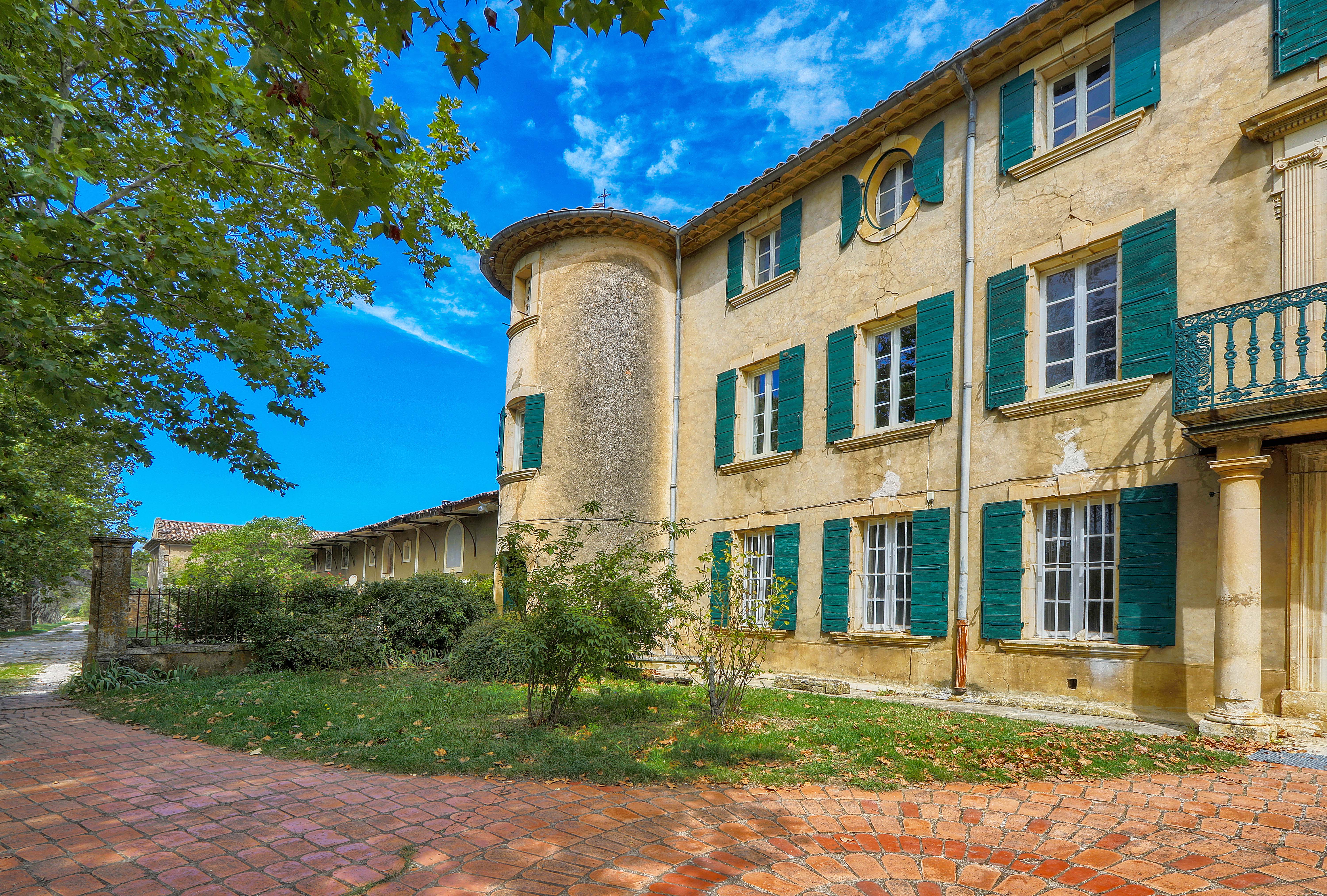 French property for sale in Rustrel, Vaucluse - €2,635,000 - photo 