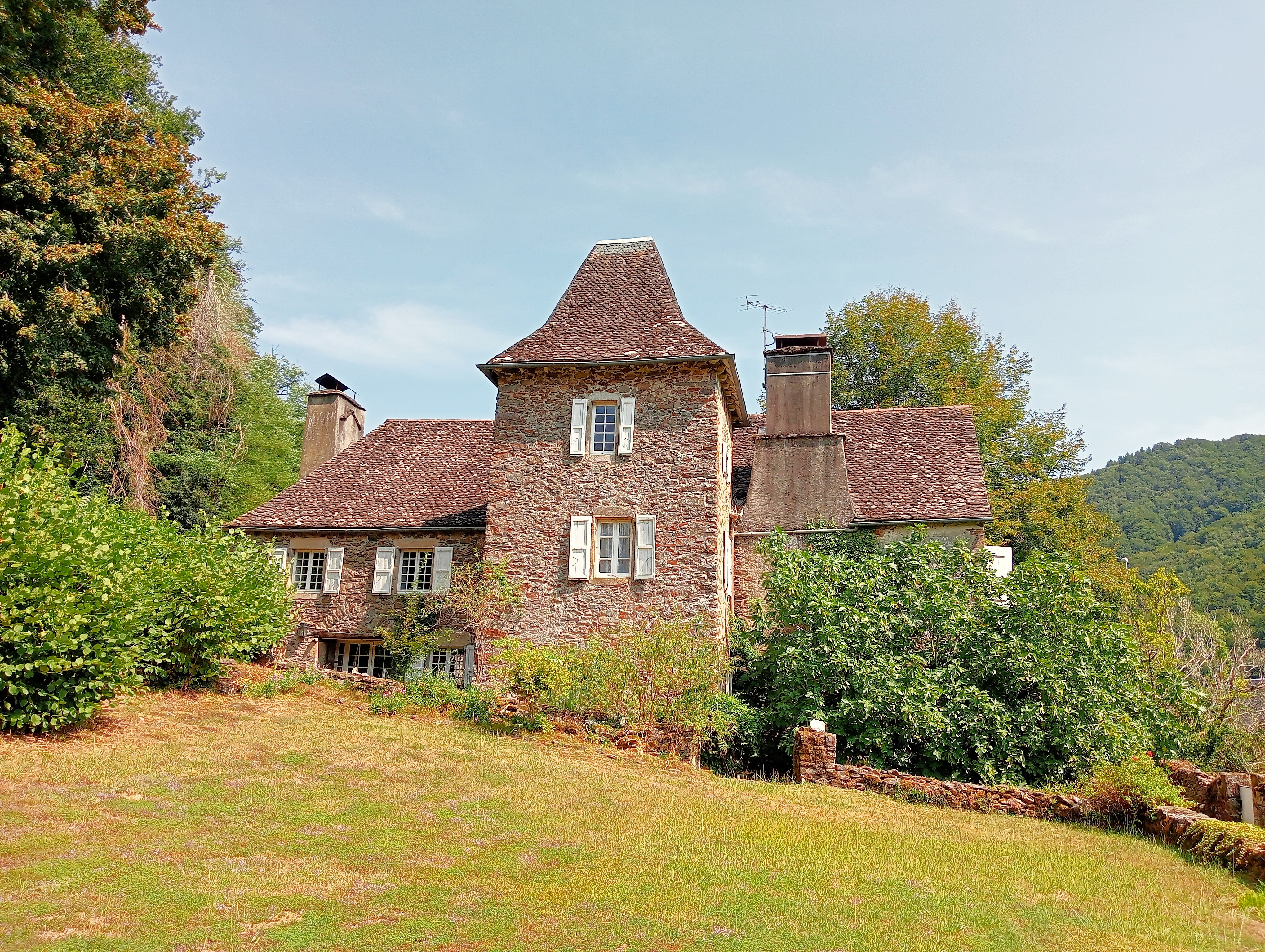 Propriété en France à vendre à Lapleau, Corrèze - €679 000 - photo 