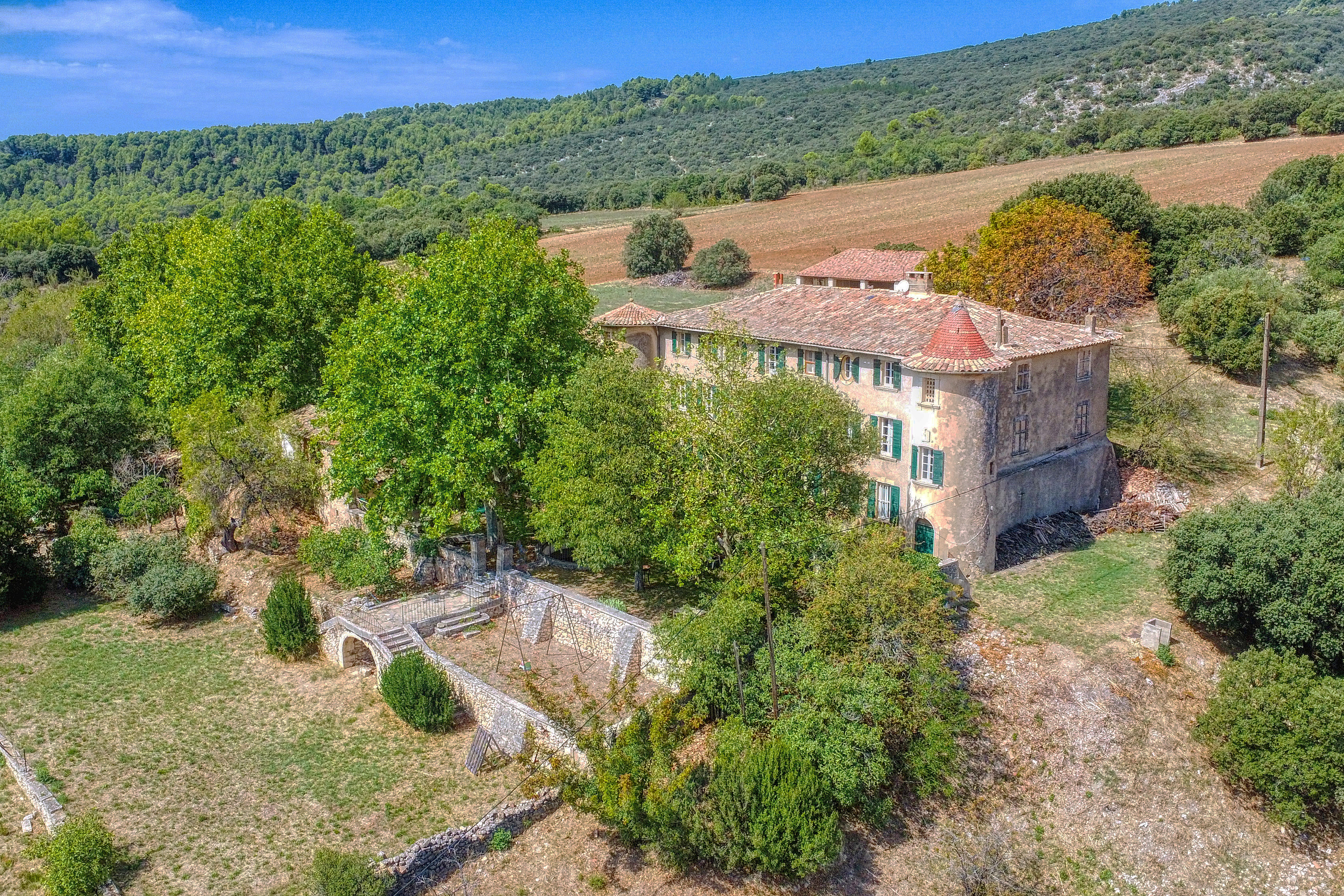 French property for sale in Rustrel, Vaucluse - €2,635,000 - photo 
