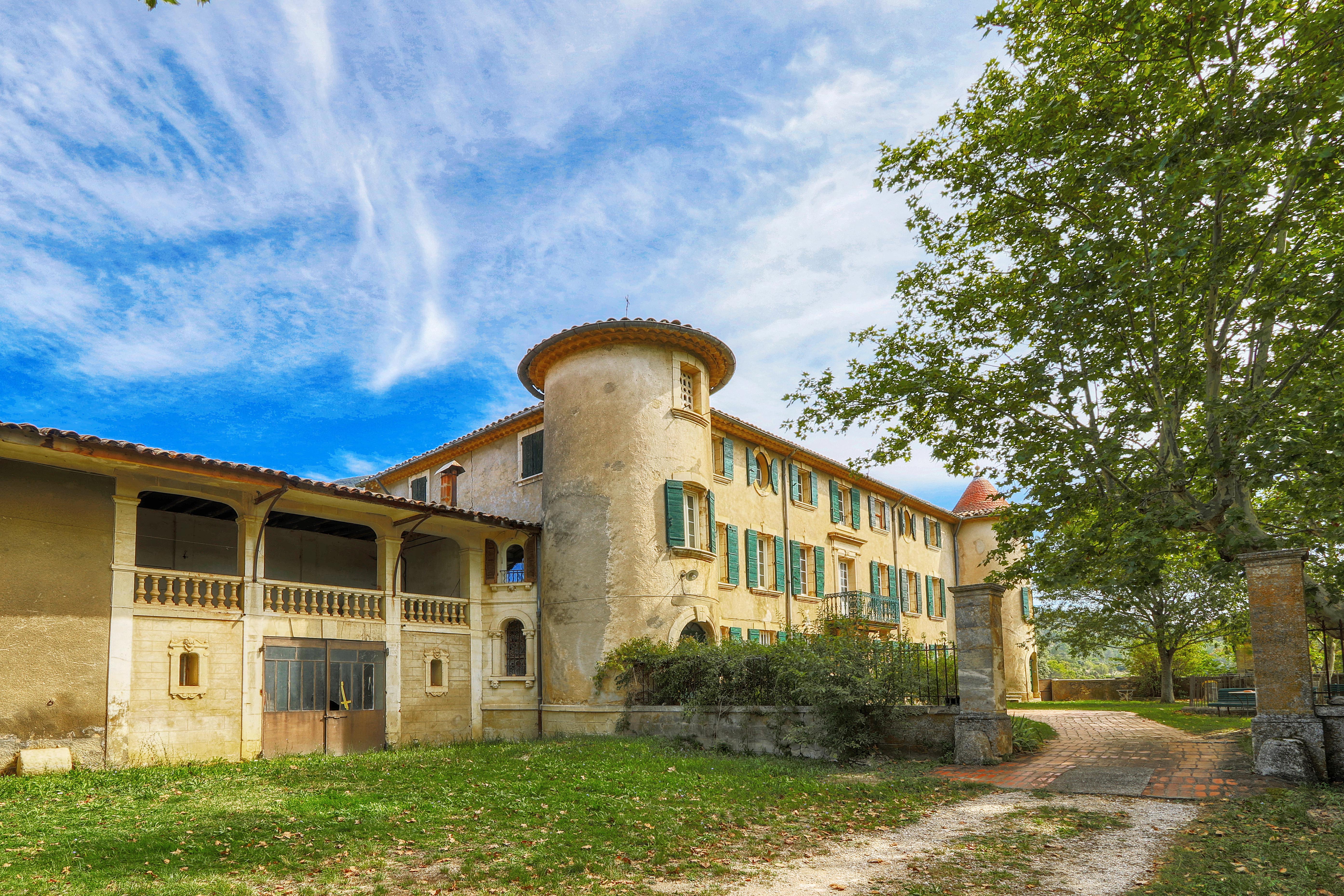 French property for sale in Rustrel, Vaucluse - €2,635,000 - photo 
