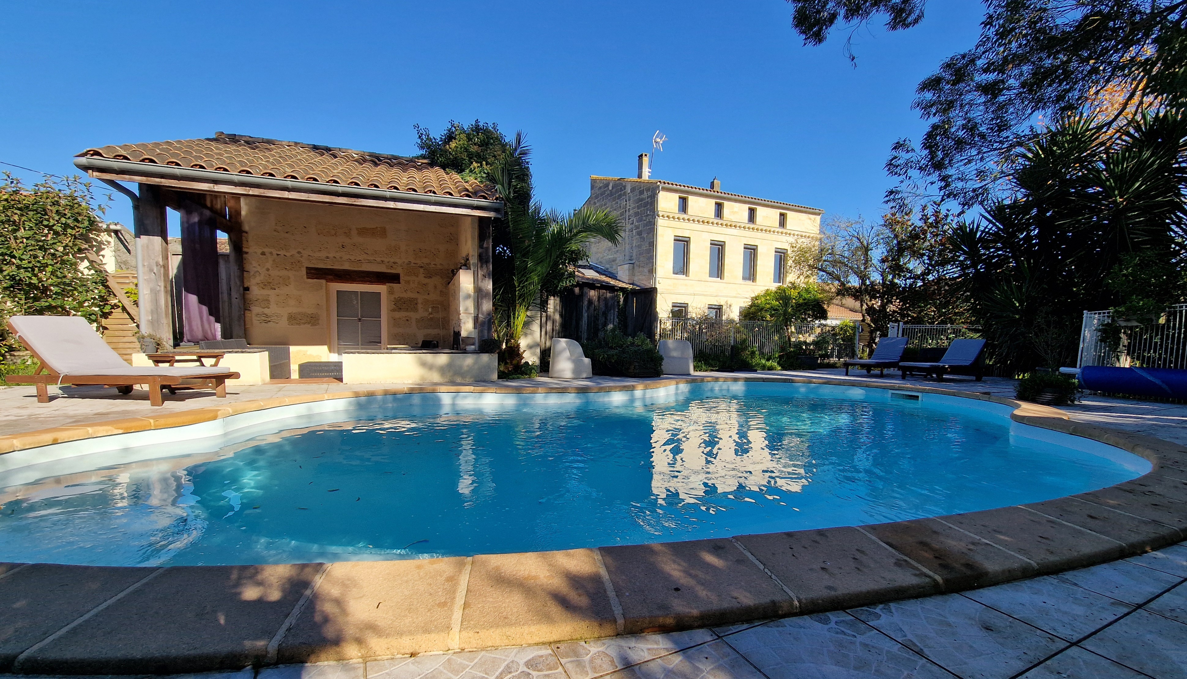 French property for sale in Pauillac, Gironde - €880,000 - photo 