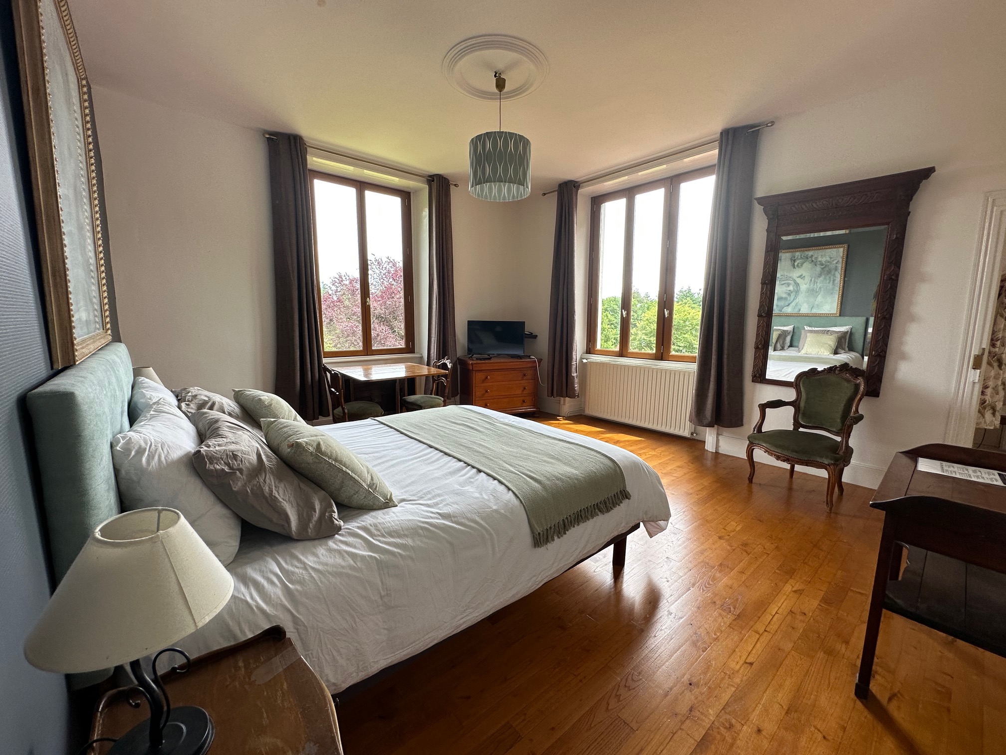 French property for sale in Châlus, Haute-Vienne - €849,000 - photo 