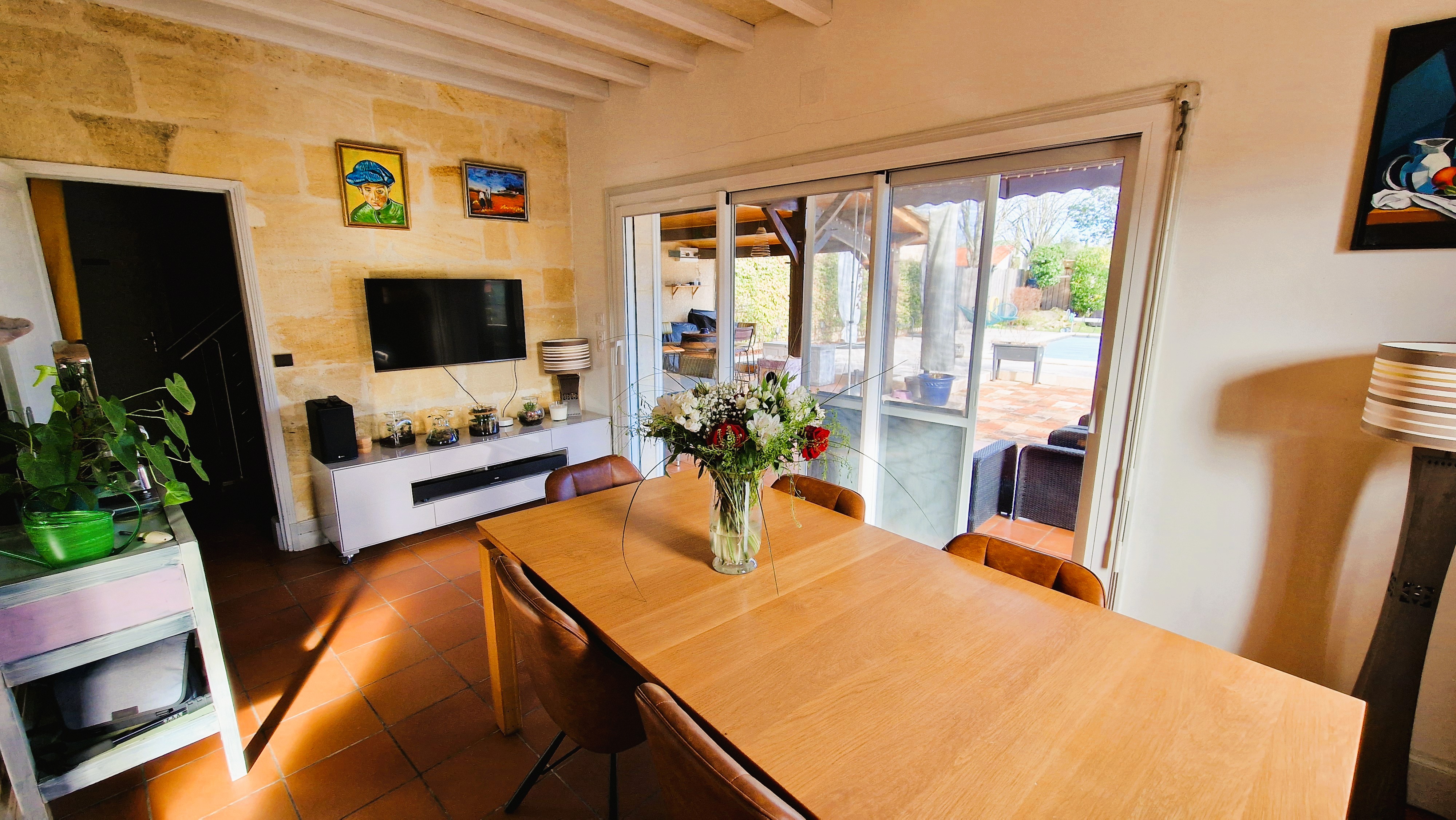 Propriété en France à vendre à Saint-Seurin-sur-l'Isle, Gironde - €549 000 - photo 
