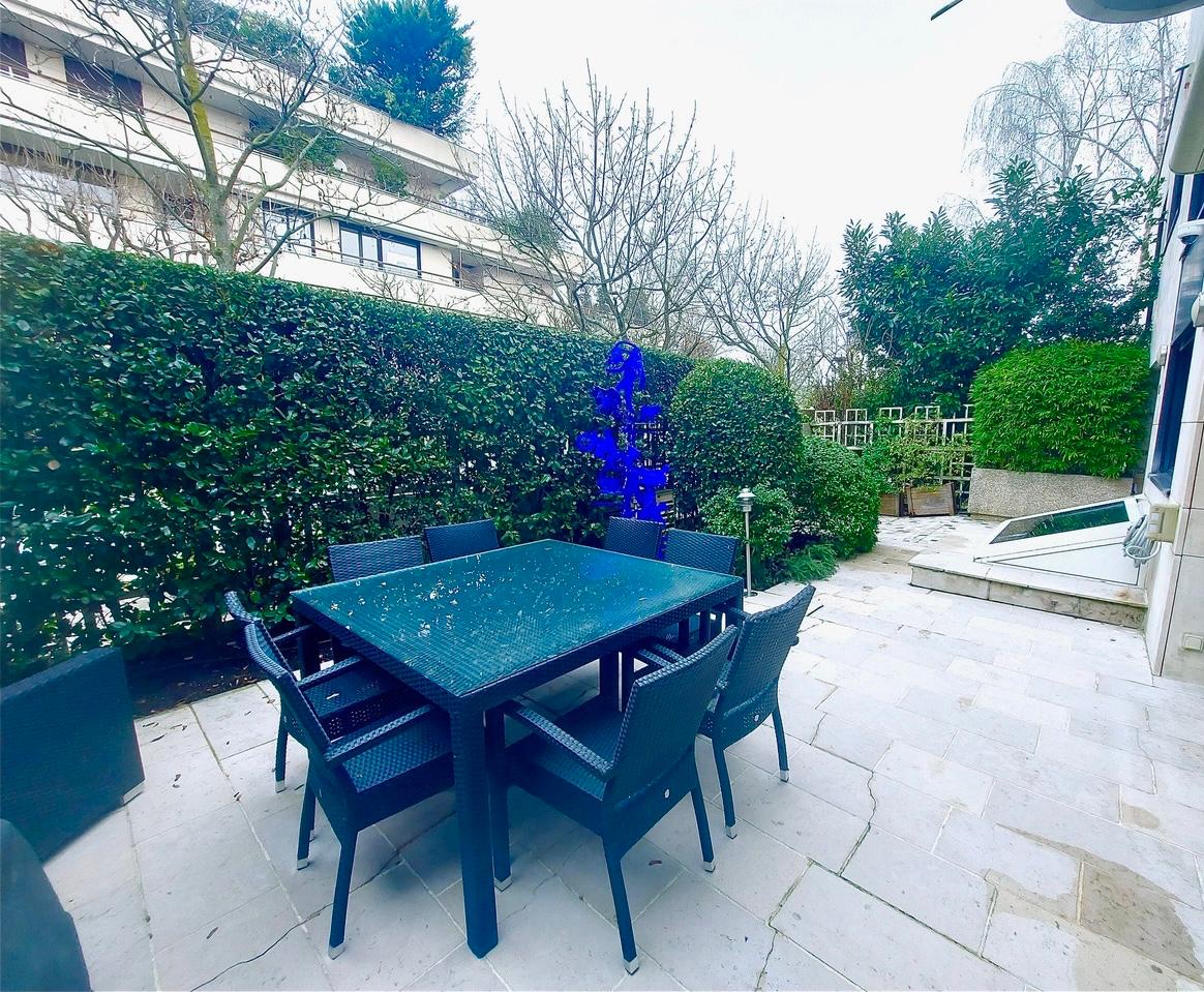 French property for sale in Levallois-Perret, Hauts-de-Seine - €5,940,000 - photo 