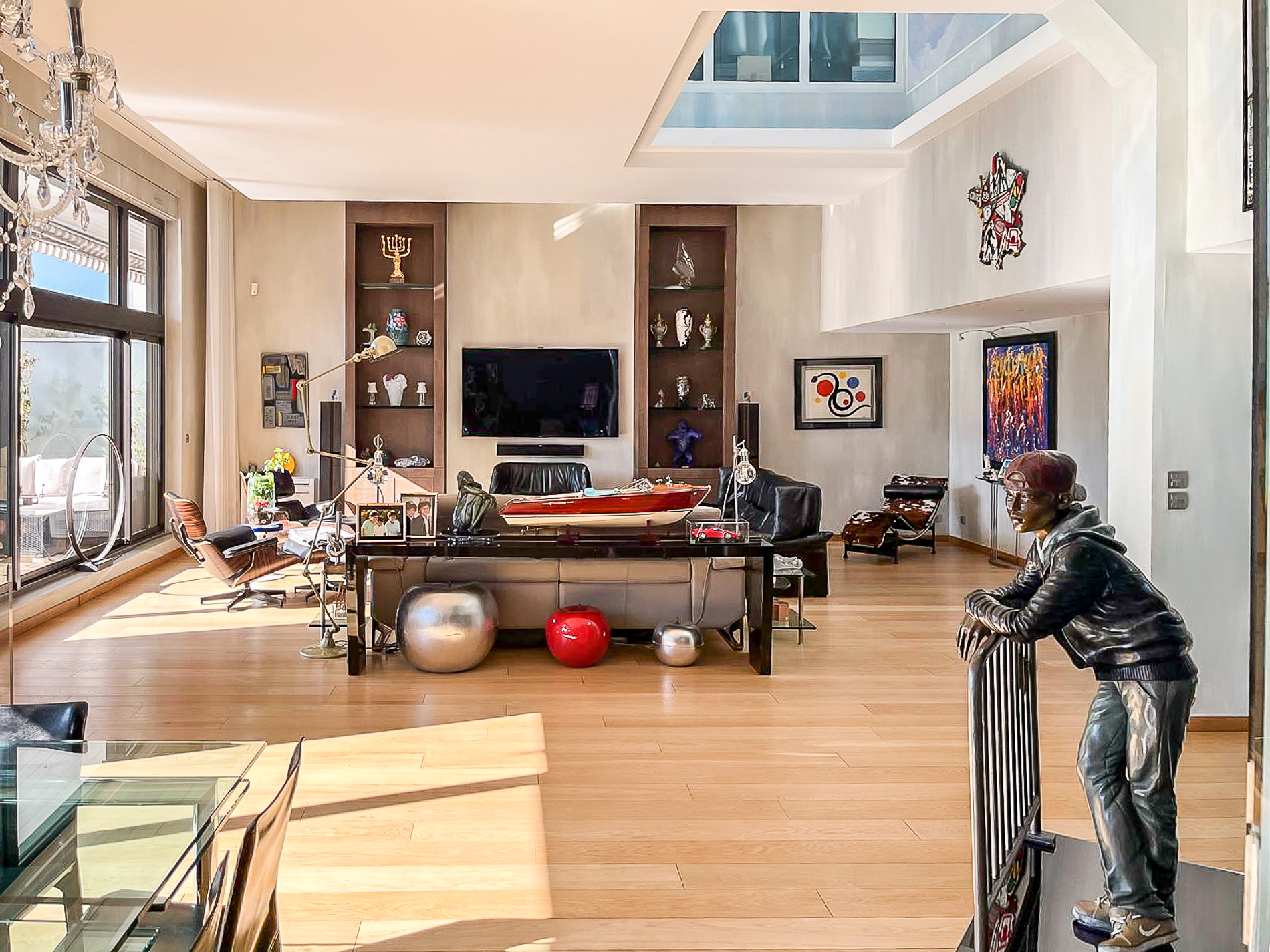 French property for sale in Levallois-Perret, Hauts-de-Seine - €5,940,000 - photo 
