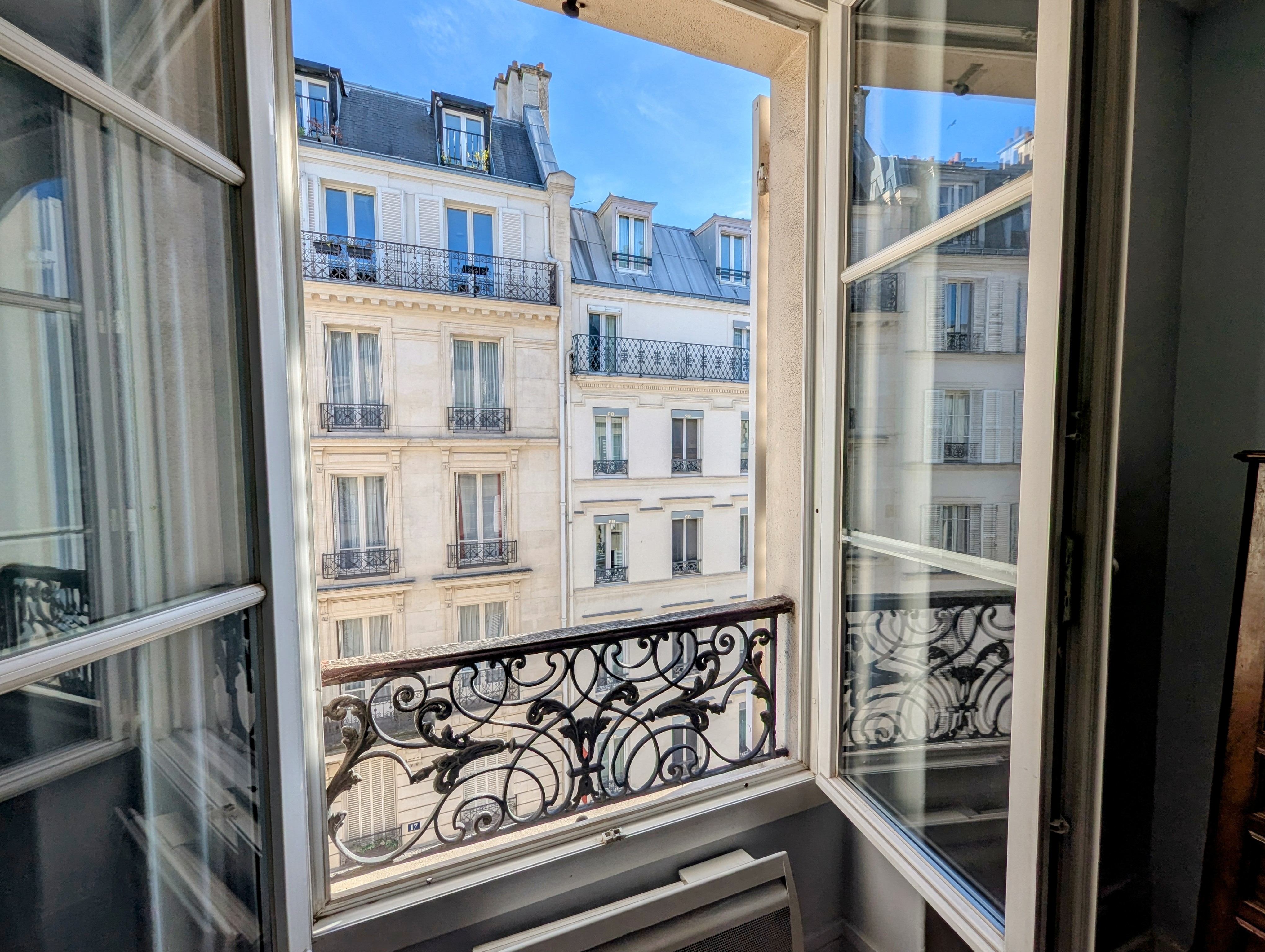 French property for sale in Paris 7e Arrondissement, Paris - €795,000 - photo 