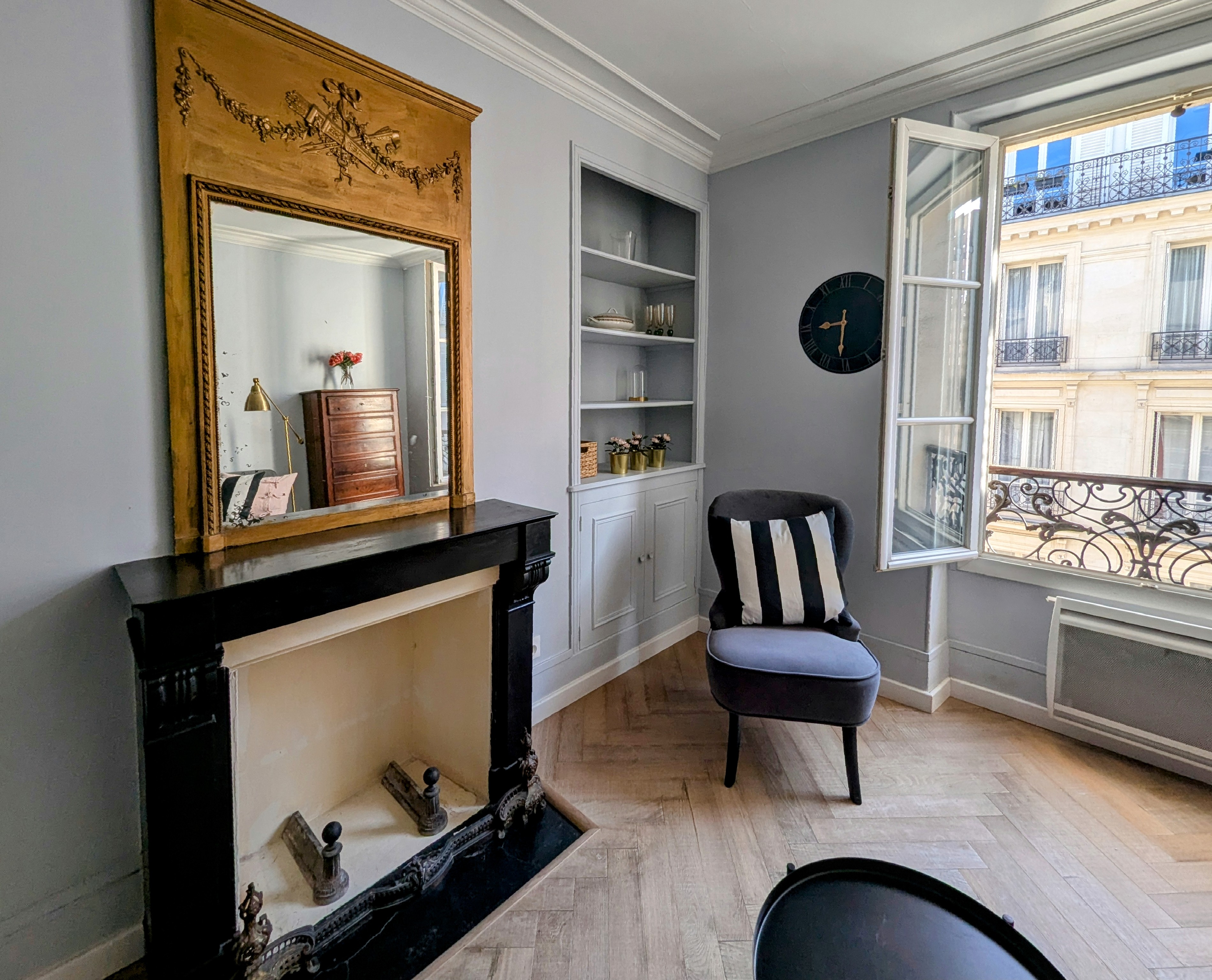 French property for sale in Paris 7e Arrondissement, Paris - €795,000 - photo 