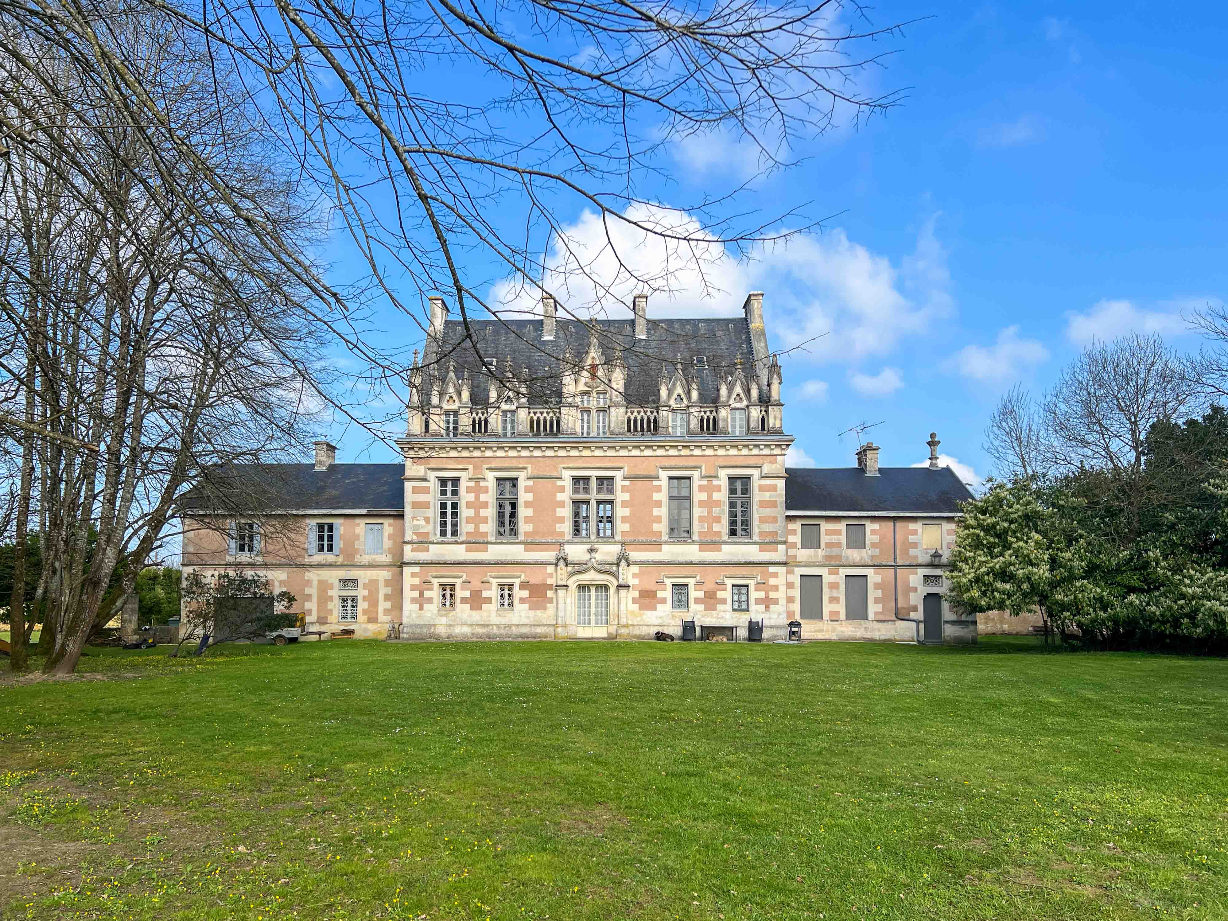 Propriété en France à vendre à Écurat, Charente-Maritime - €950 000 - photo 