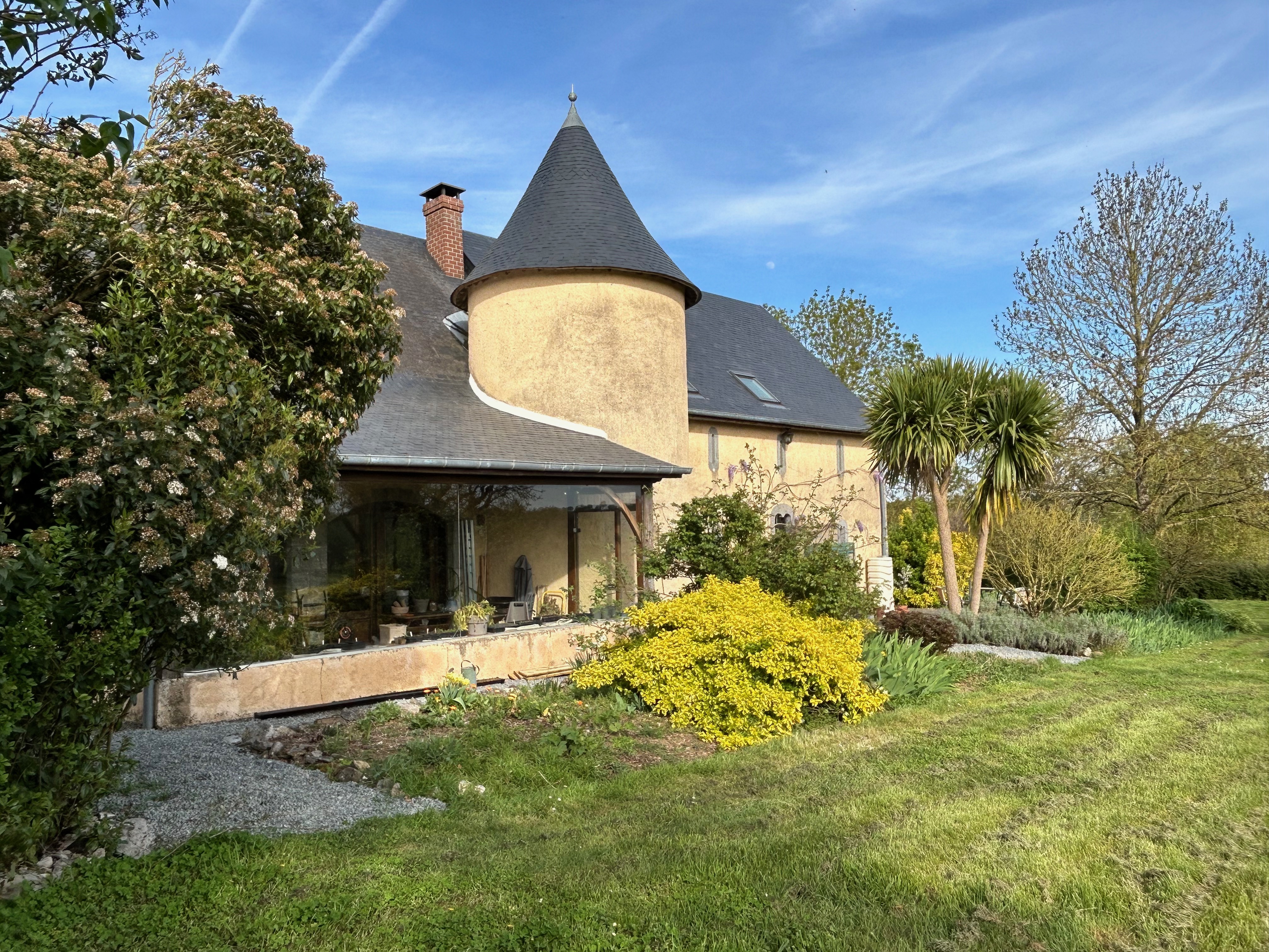 Propriété en France à vendre à Saint-Pierre-sur-Erve, Mayenne - &#8364;799 000 - photo 