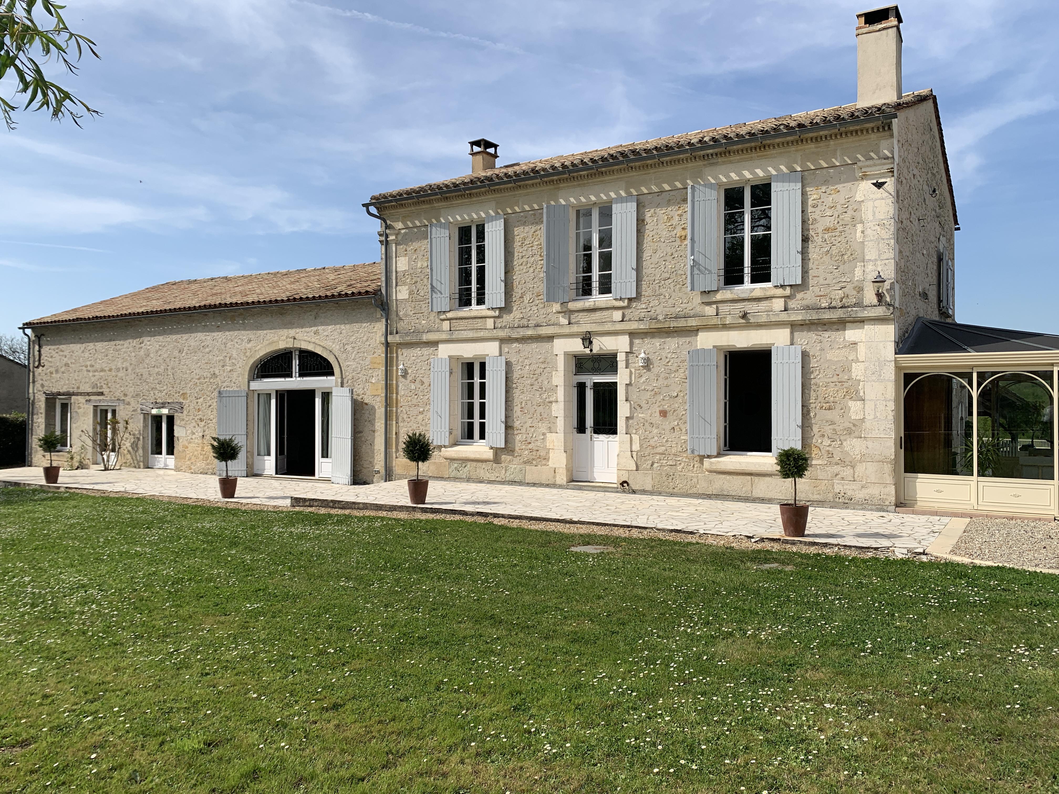 Charming Country Home with Gîte – A Slice of Rural Bliss! à Saint-Méard-de-Gurçon