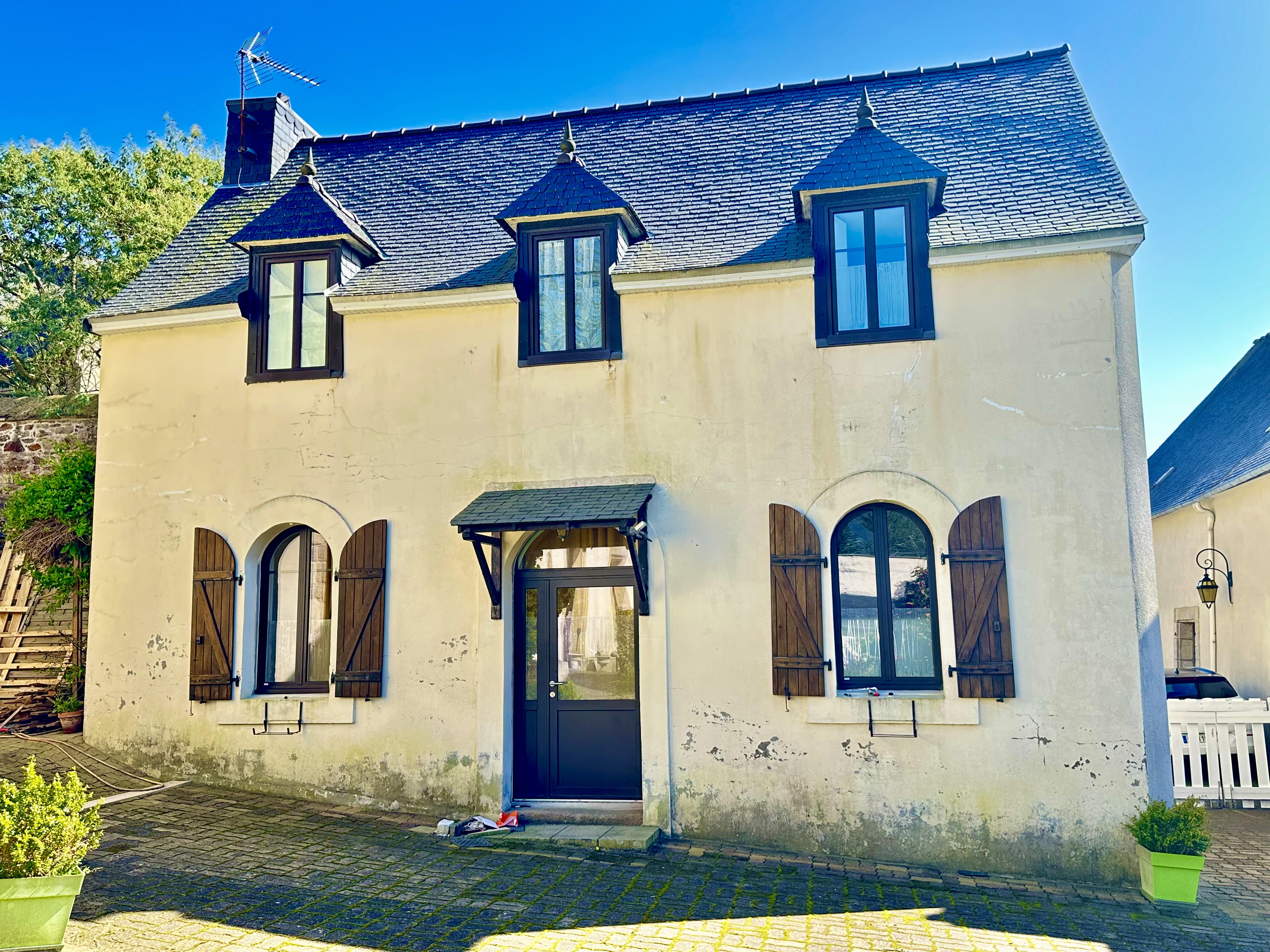 French property for sale in Lannion, Côtes-d'Armor - €1,257,600 - photo 