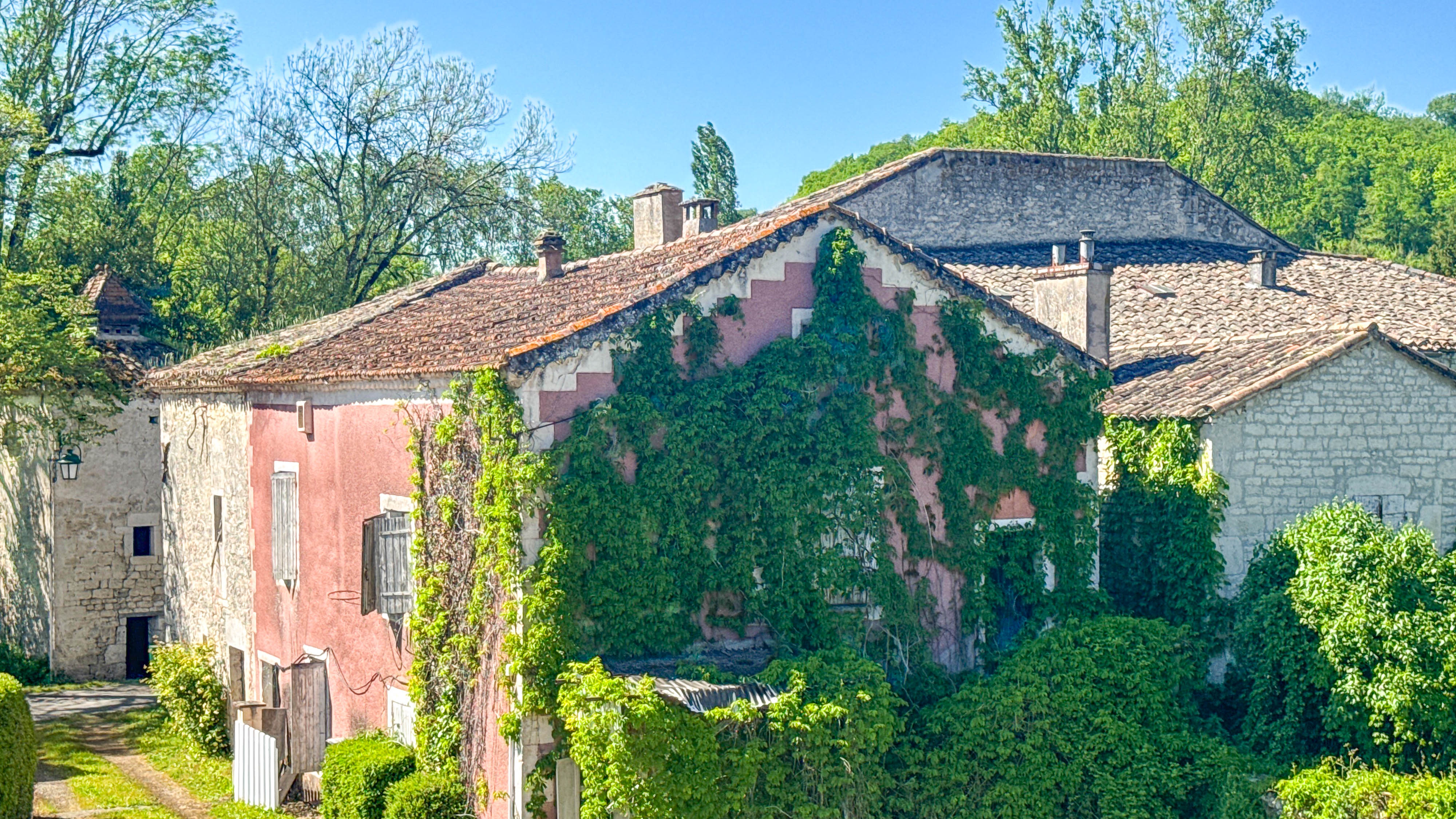 Propriété en France à vendre à Montcuq-en-Quercy-Blanc, Lot - €545 000 - photo 