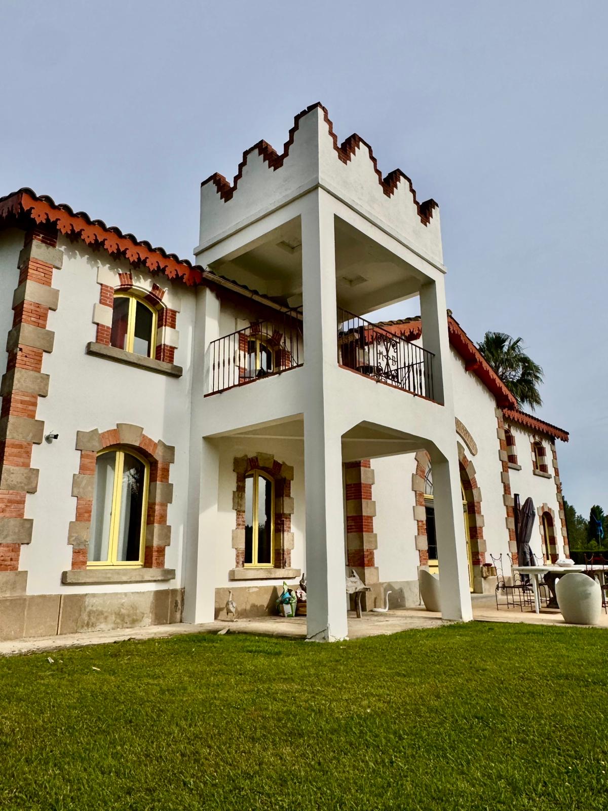 French property for sale in Arles, Bouches-du-Rhône - €1,390,000 - photo 