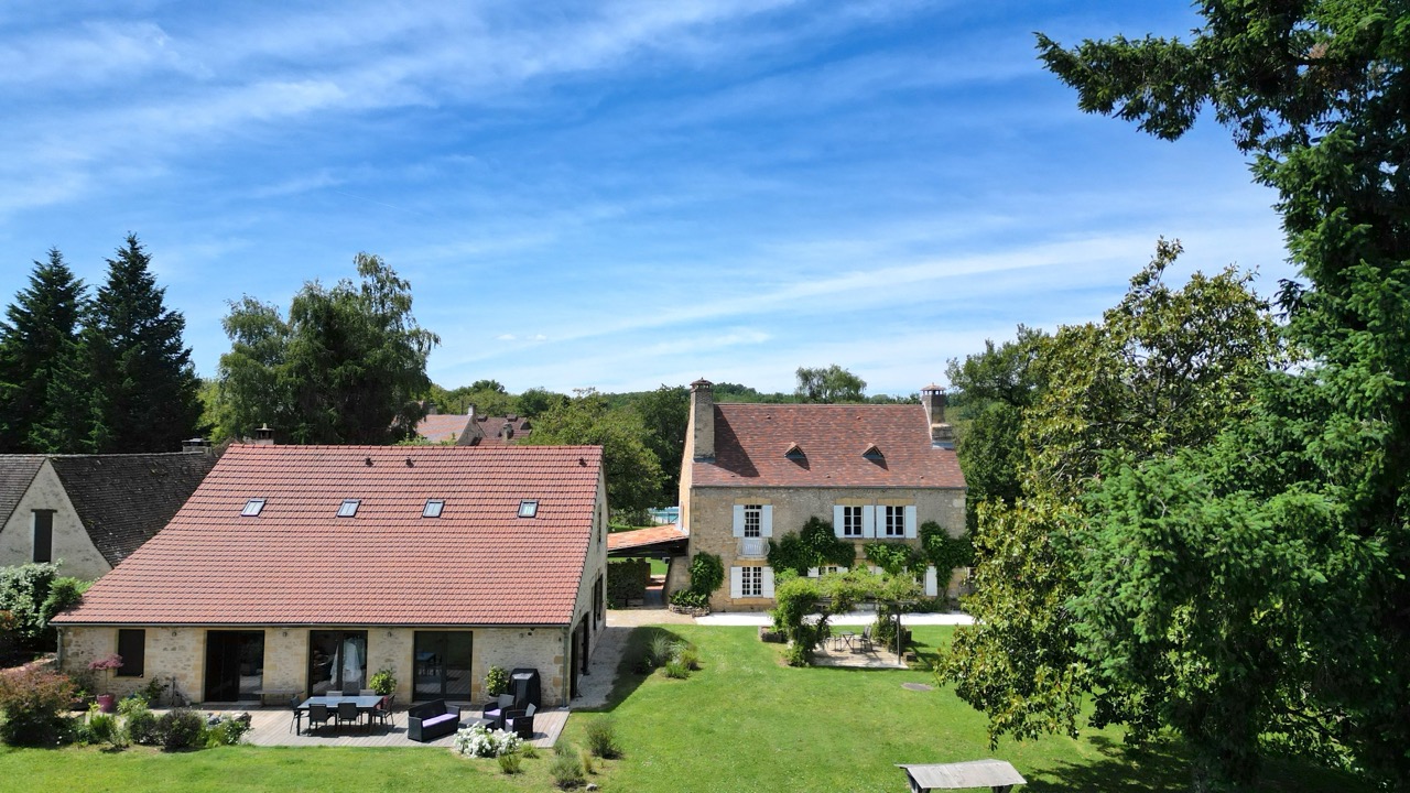 Propriété en France à vendre à Saint-Cyprien, Dordogne - €750 000 - photo 