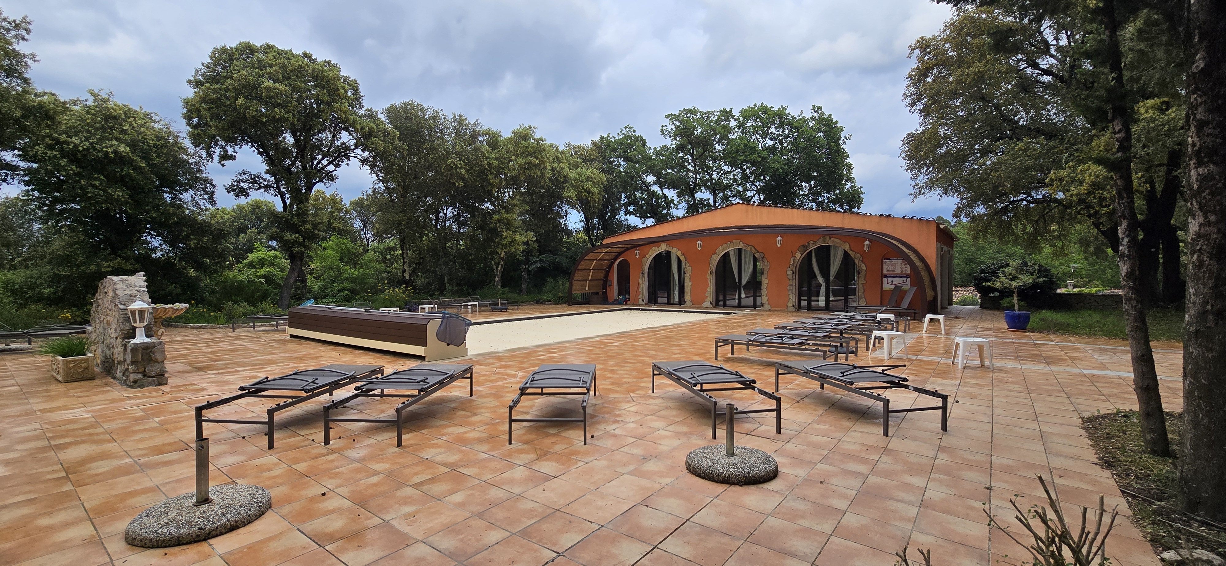 French property for sale in Besse-sur-Issole, Var - €1,850,000 - photo 