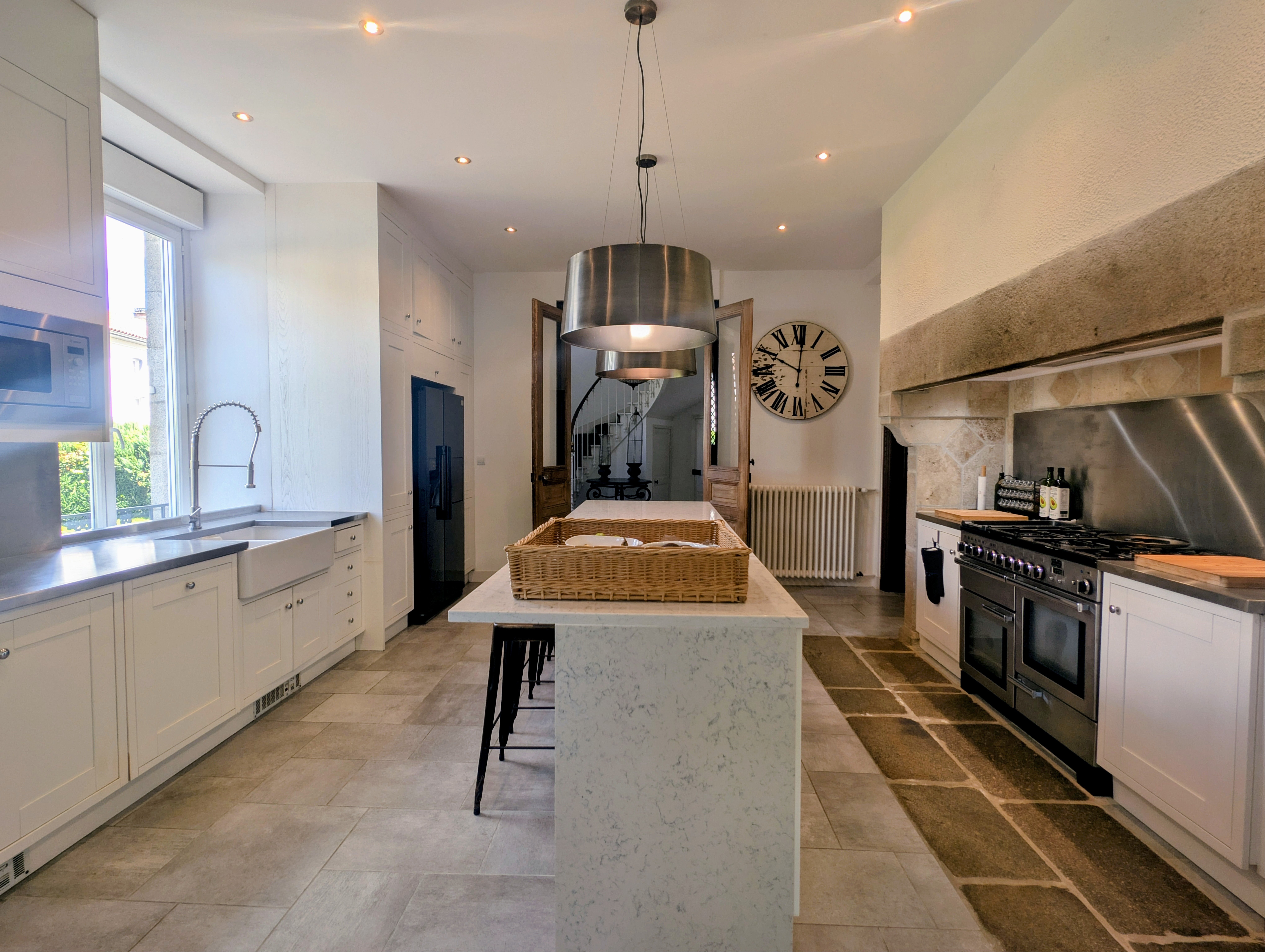 Propriété en France à vendre à Châlus, Haute-Vienne - &#8364;975 000 - photo 