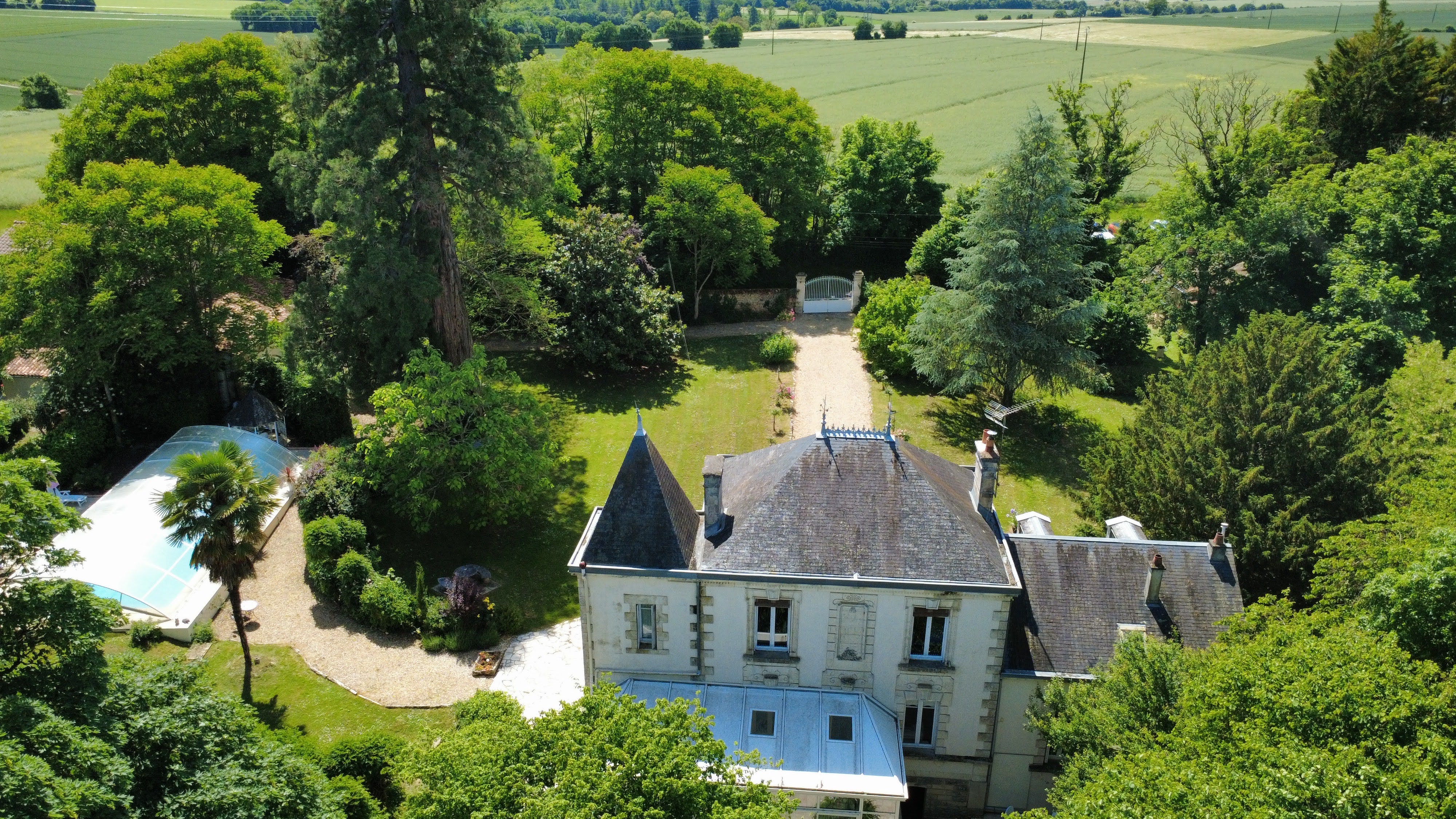 French property for sale in Ruffec, Charente - €525,000 - photo 