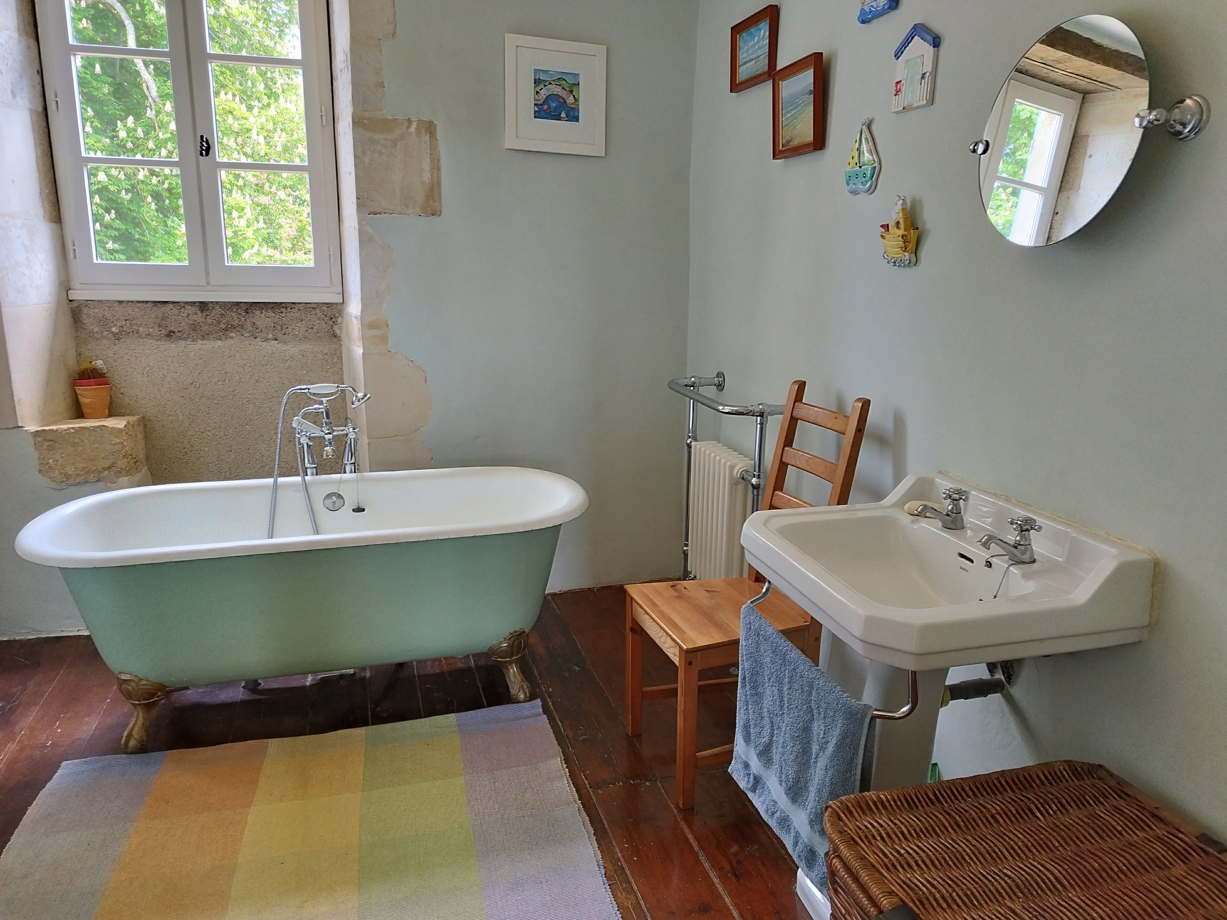 Propriété en France à vendre à Civray, Vienne - €595 000 - photo 