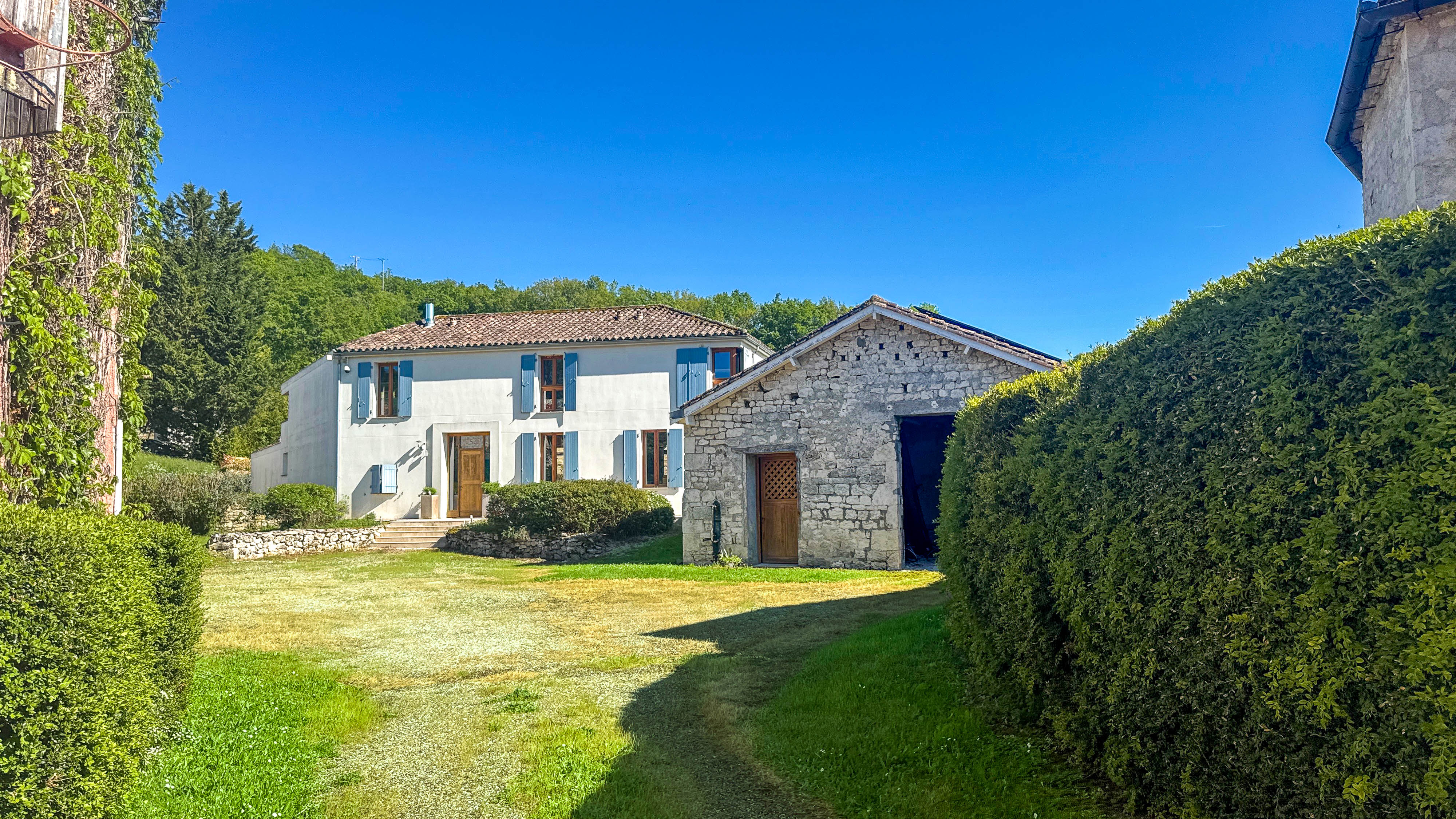 Propriété en France à vendre à Montcuq-en-Quercy-Blanc, Lot - €545 000 - photo 